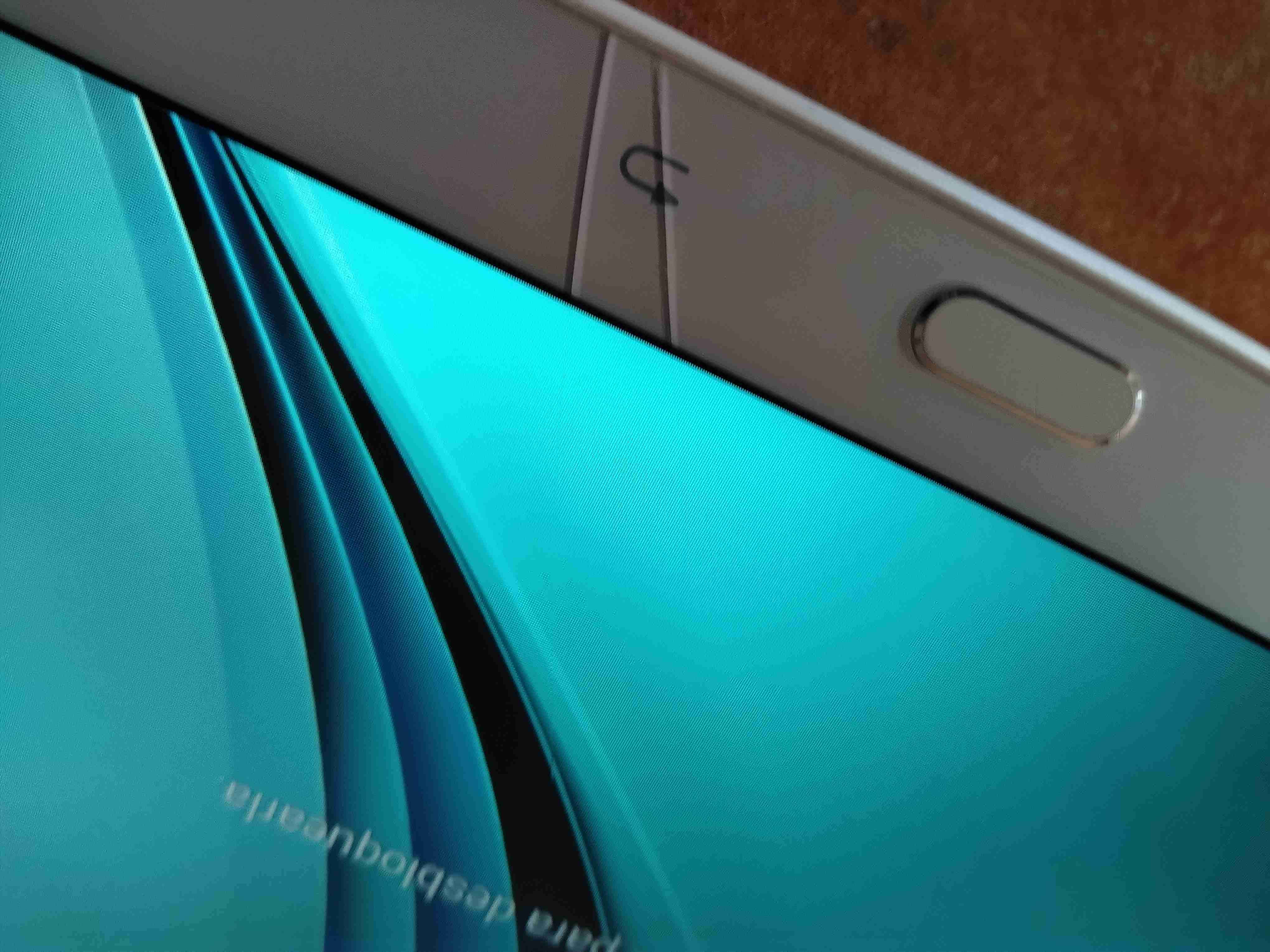 Tablet Samsung con pantalla agrietada - miniatura 4