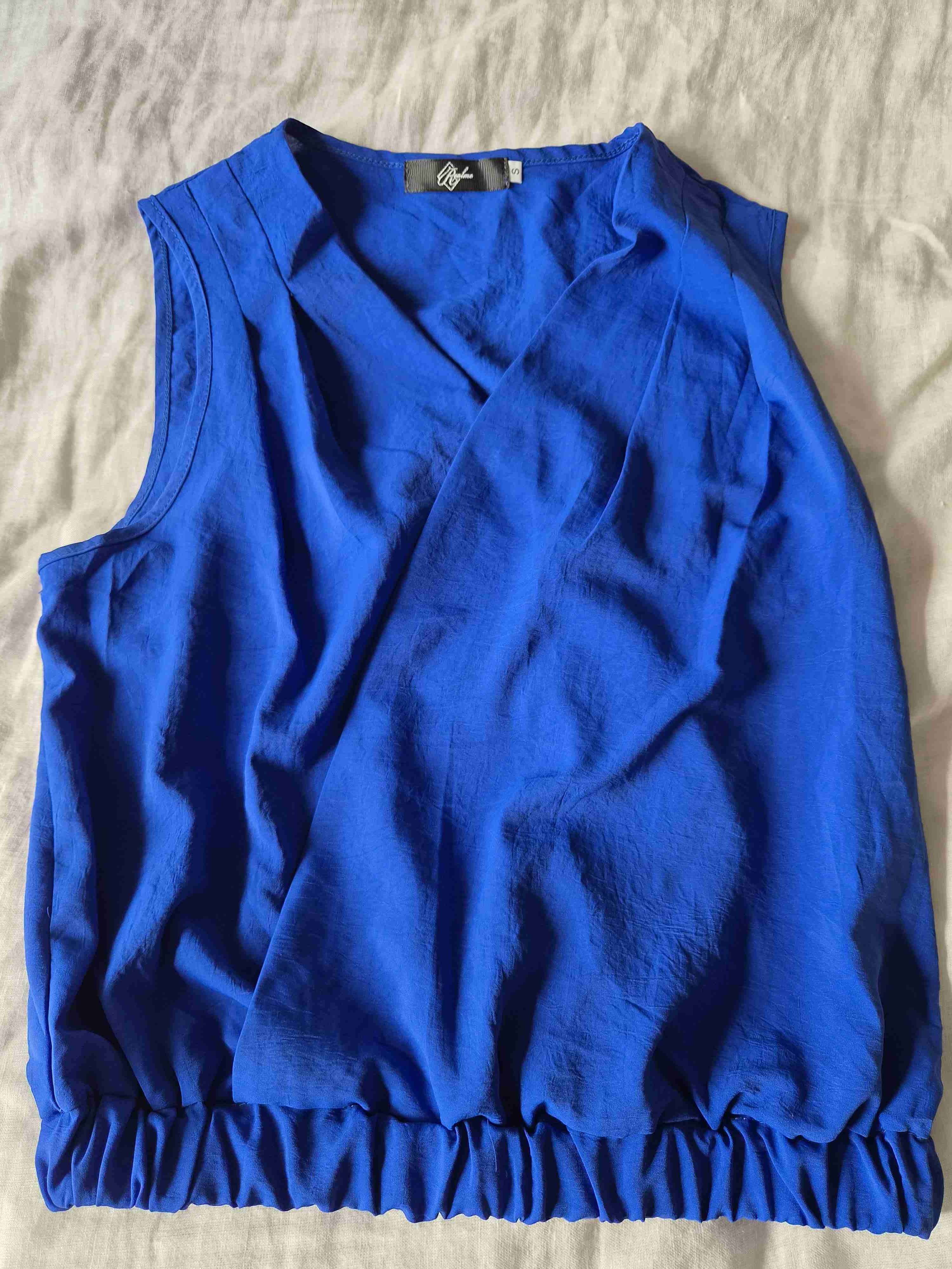 Blusa azul sin mangas