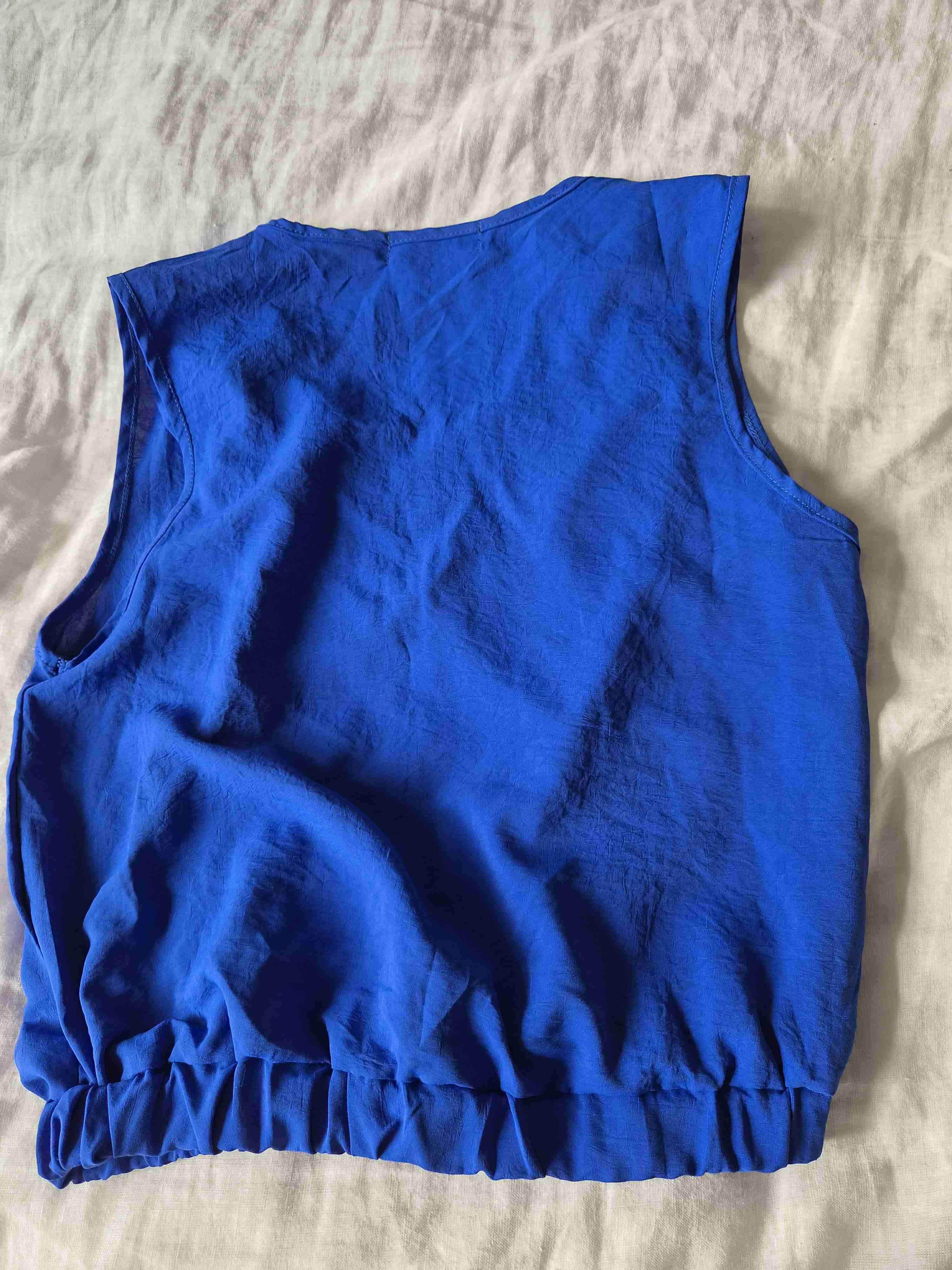 Blusa azul sin mangas - miniatura 2