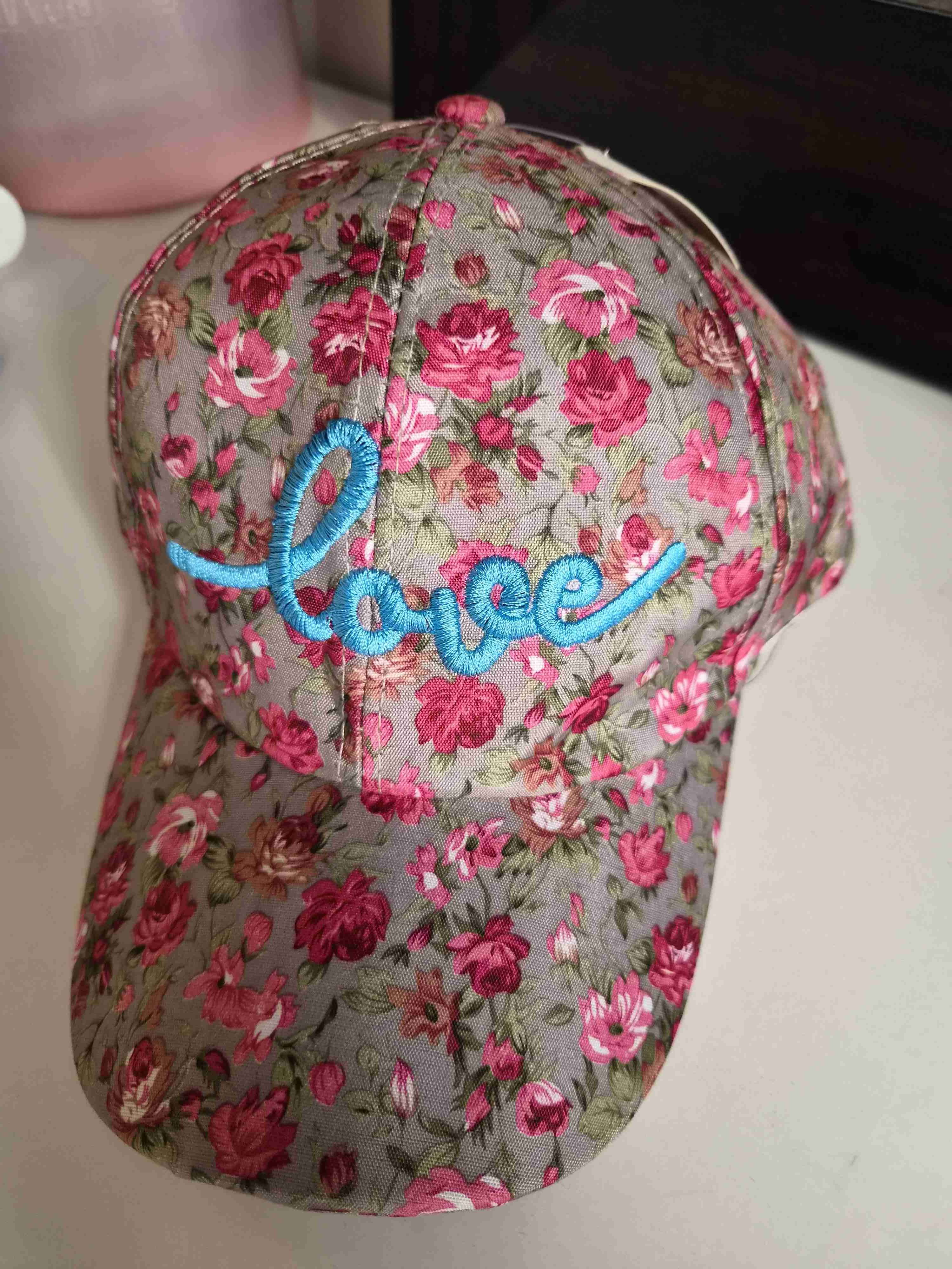 Gorra floral con bordado