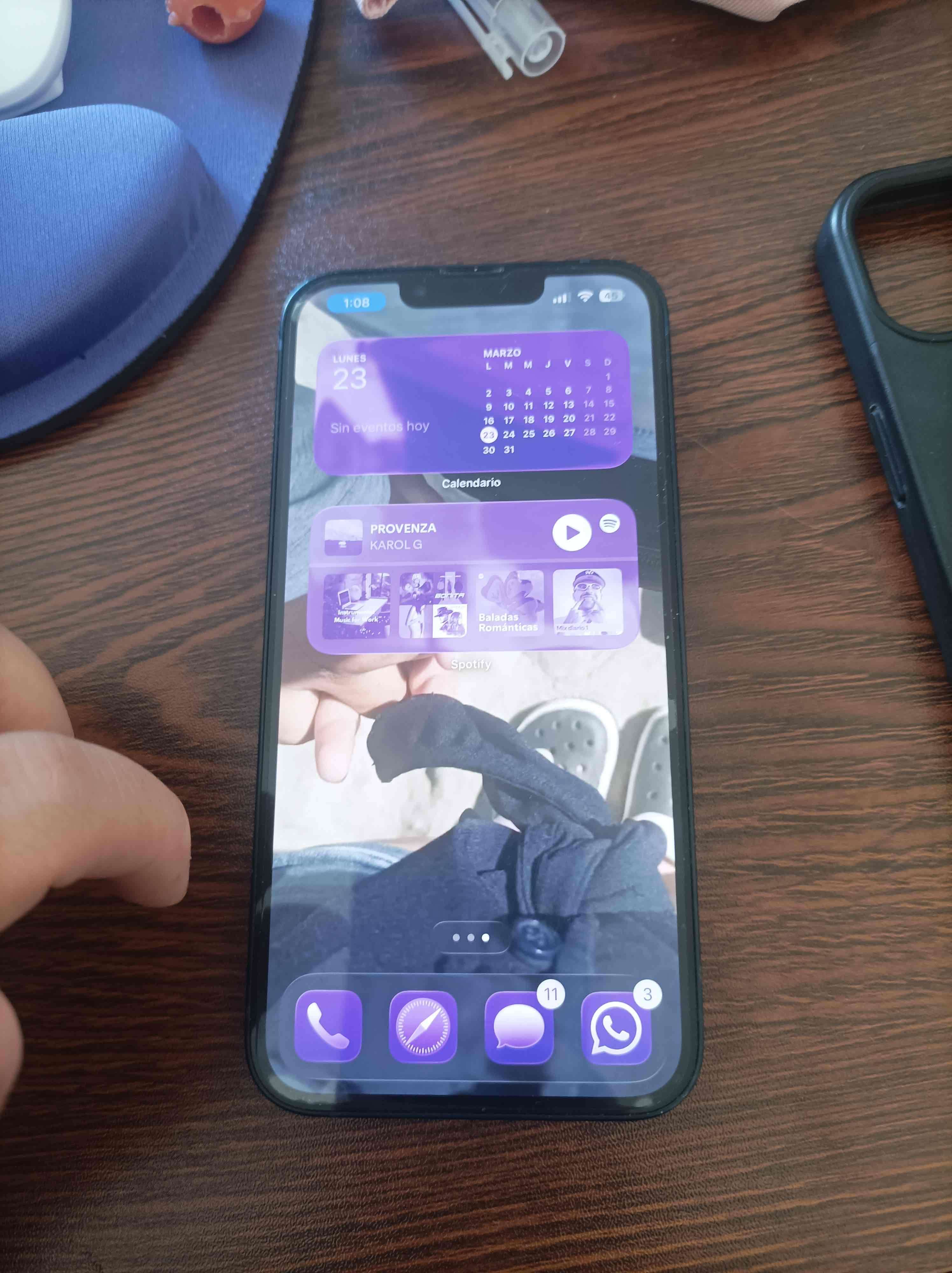 iPhone 13 en buen estado - miniatura 2