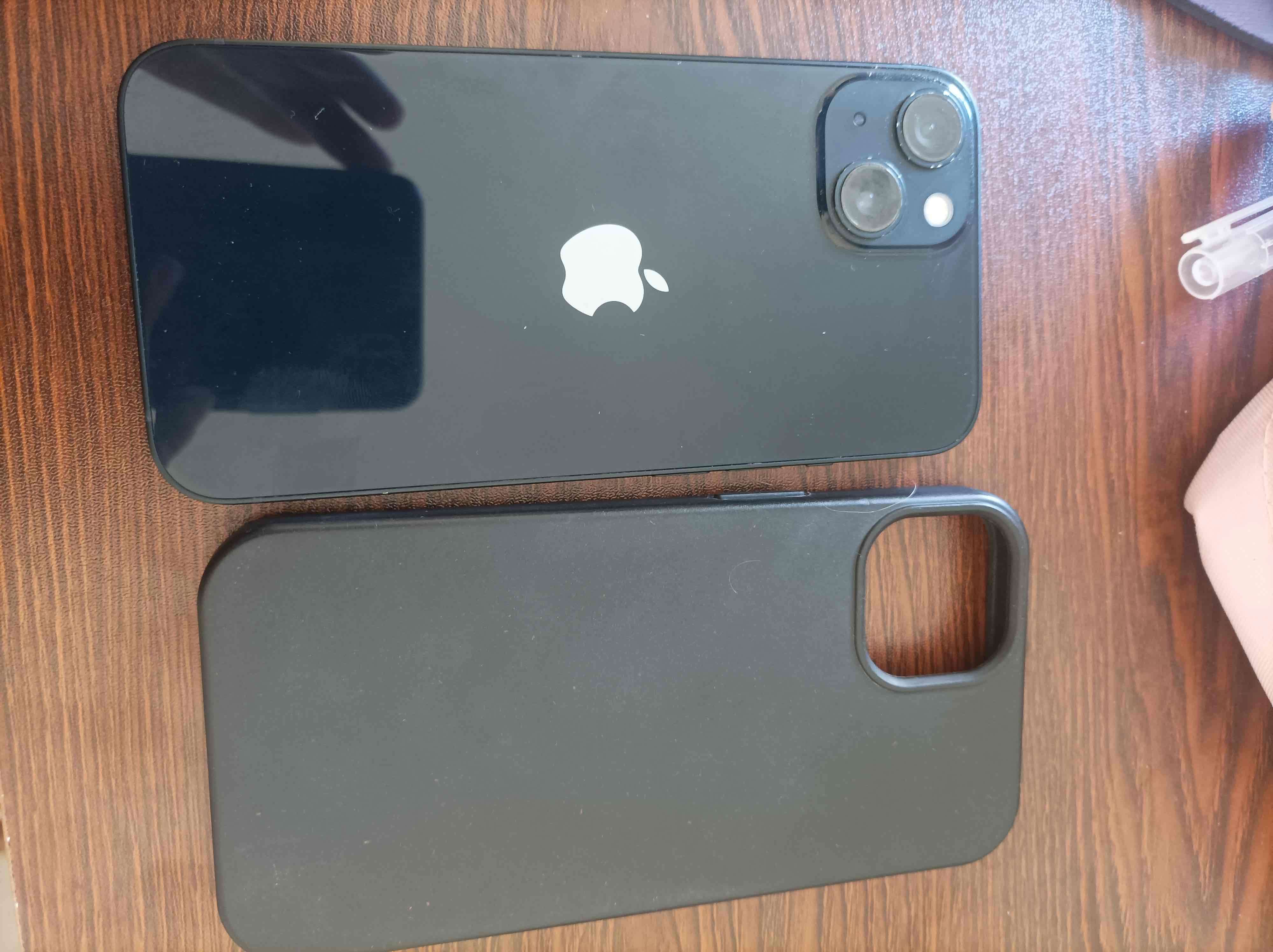 iPhone 13 en buen estado - miniatura 4