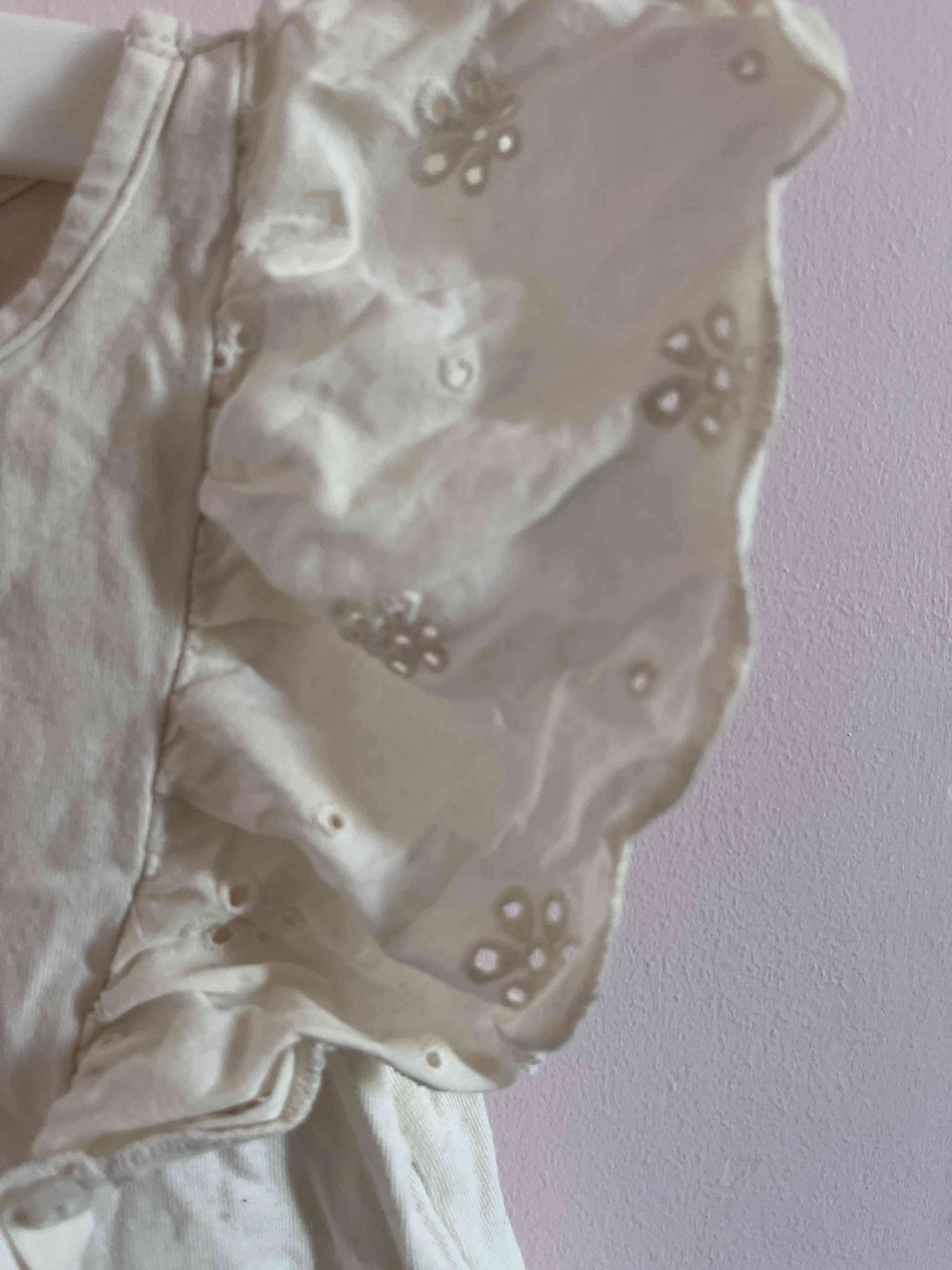 Vestido con vuelos blanco - miniatura 2