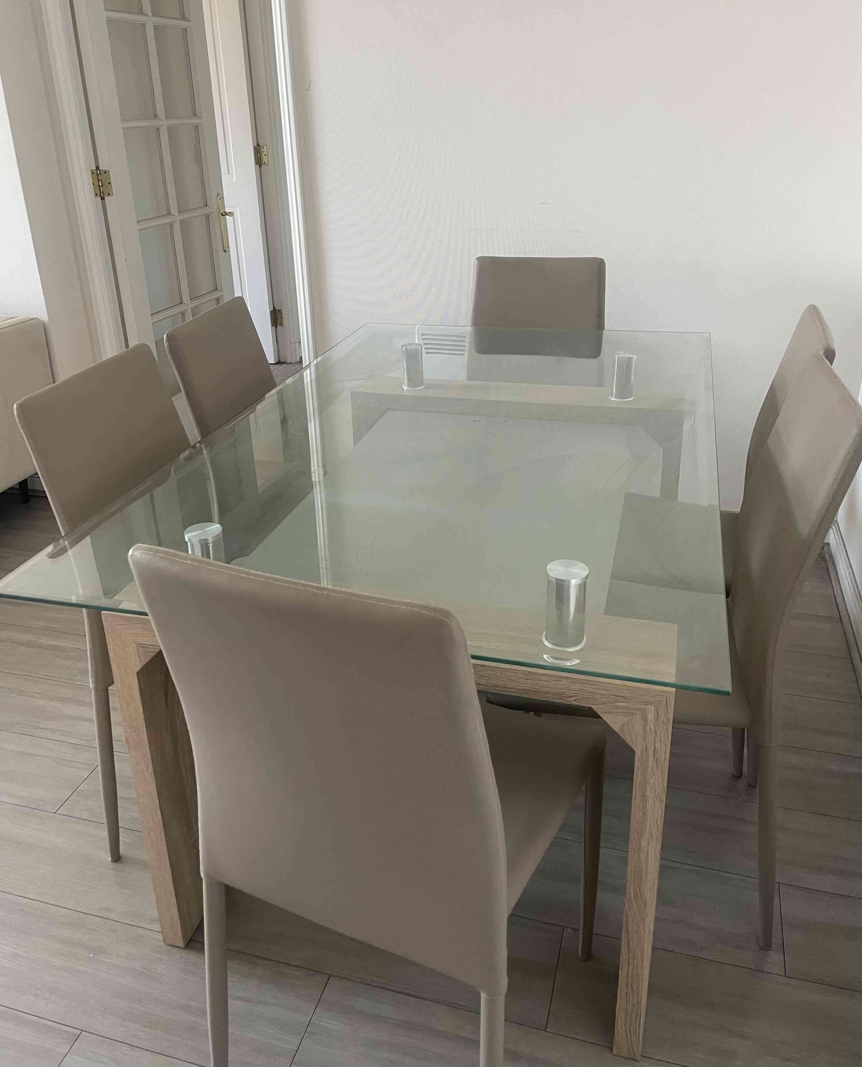 Mesa de comedor vidrio y sillas - miniatura 2