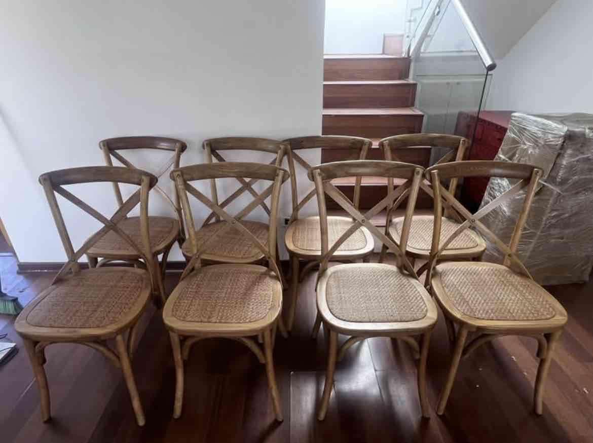 Mesa de comedor rústica con sillas - miniatura 2