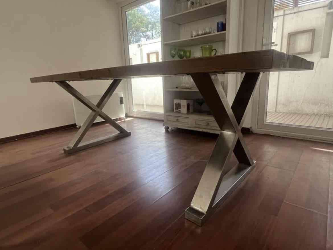 Mesa de comedor rústica con sillas - miniatura 3