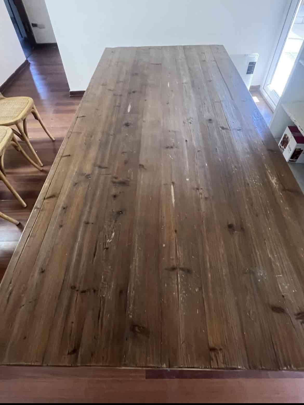 Mesa de comedor rústica con sillas - miniatura 4