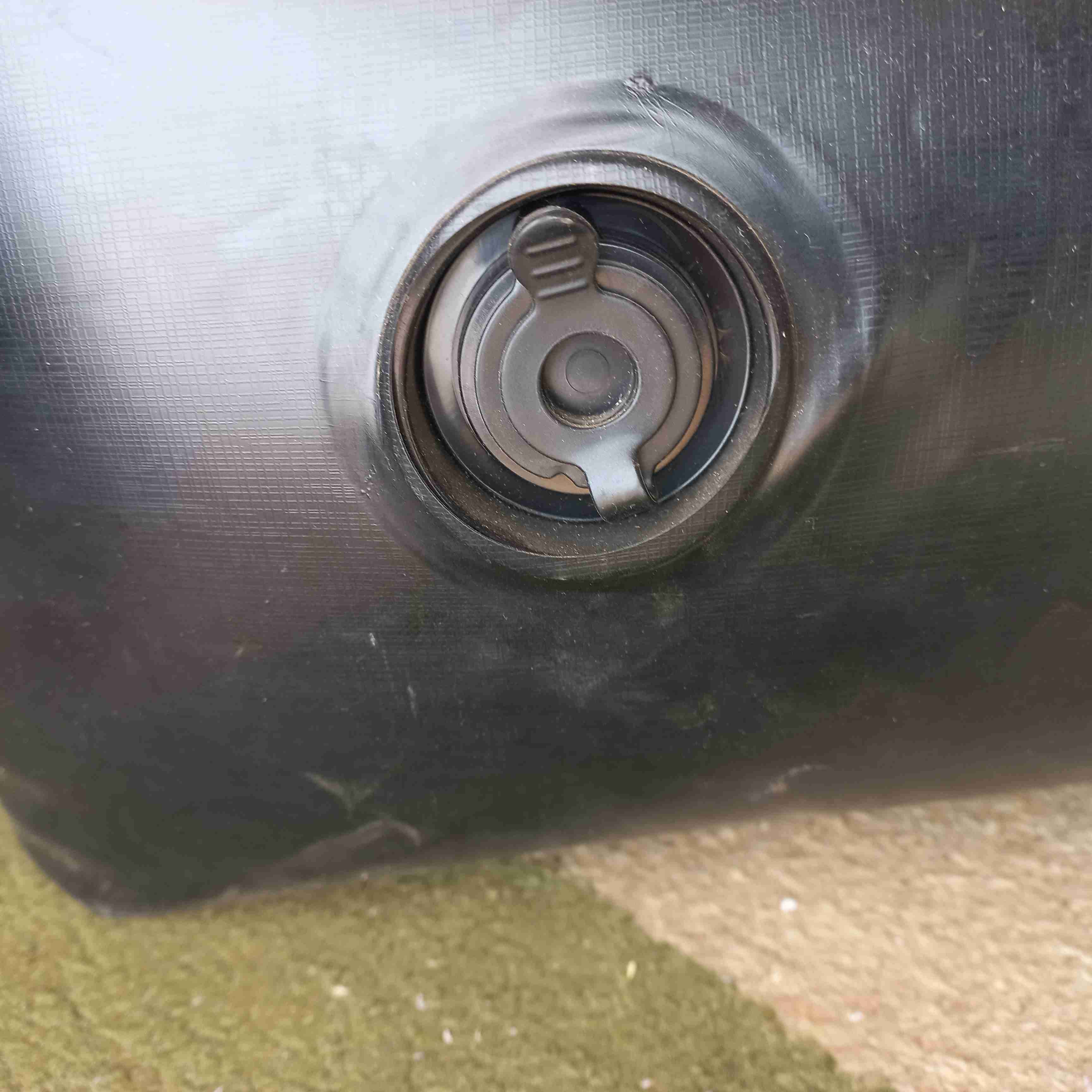 Sillón inflable negro futurista - miniatura 2