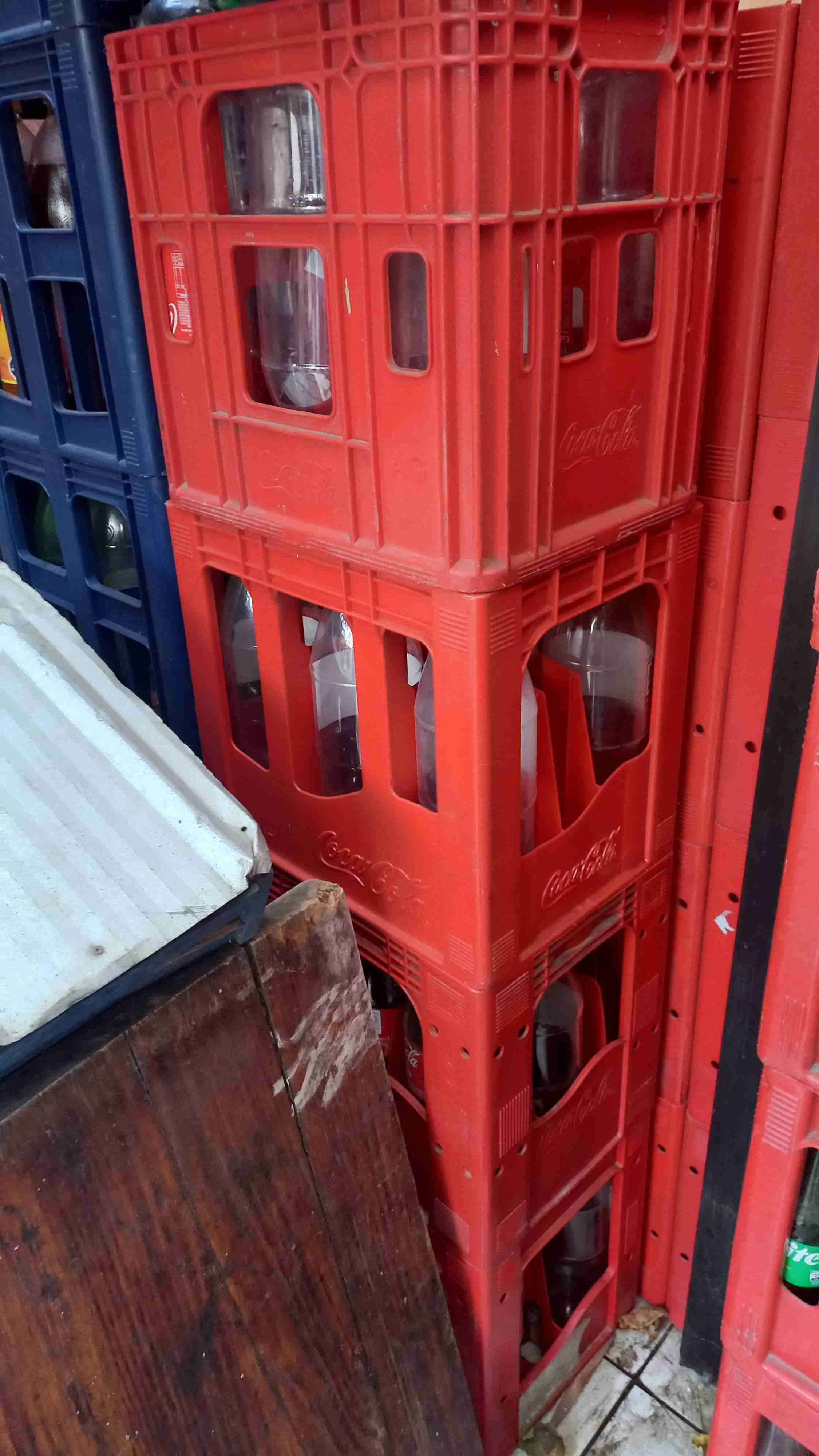 Jabas con envases 8 y 24 unidades