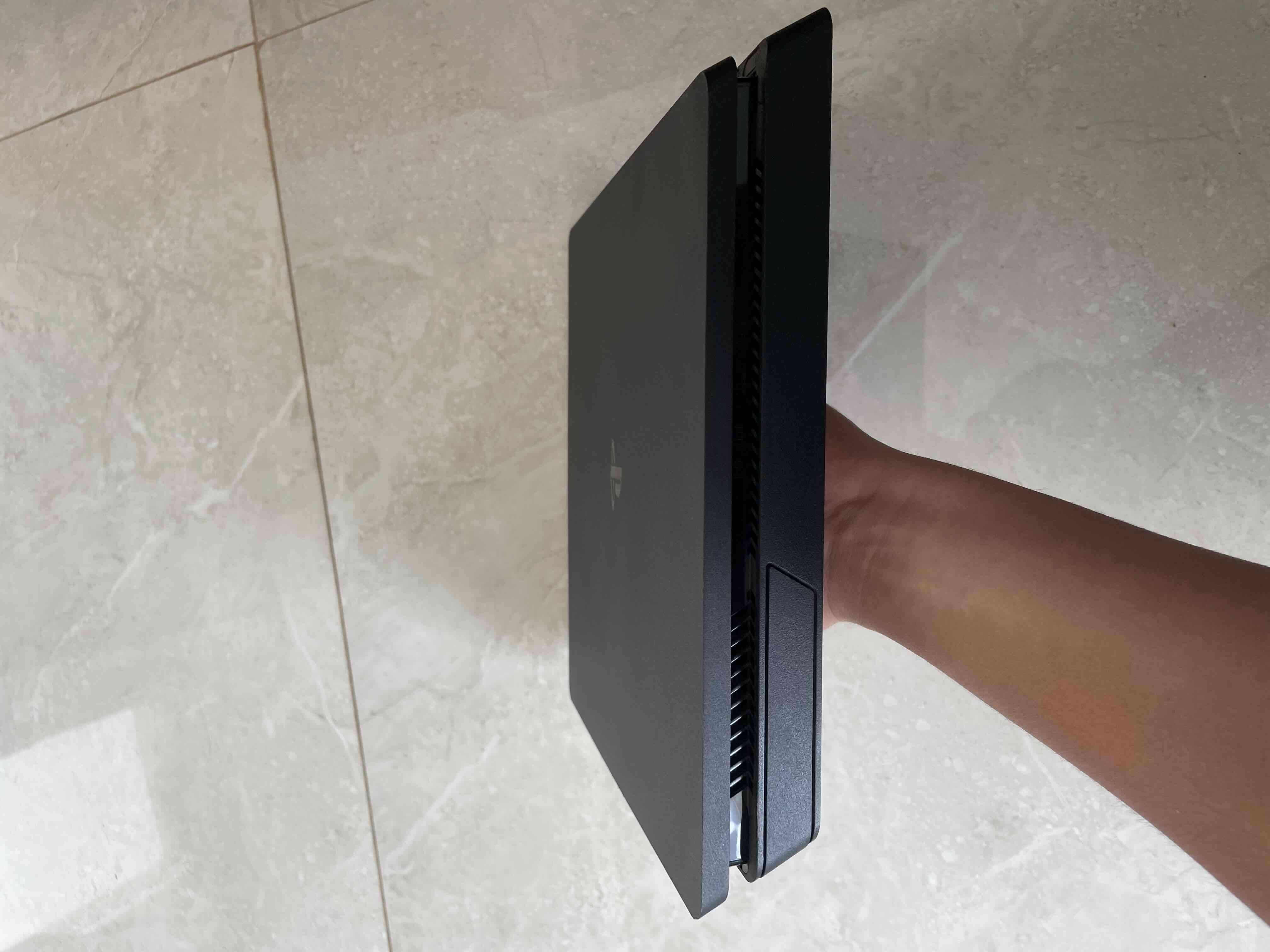 Consola PlayStation 4 negra - miniatura 3