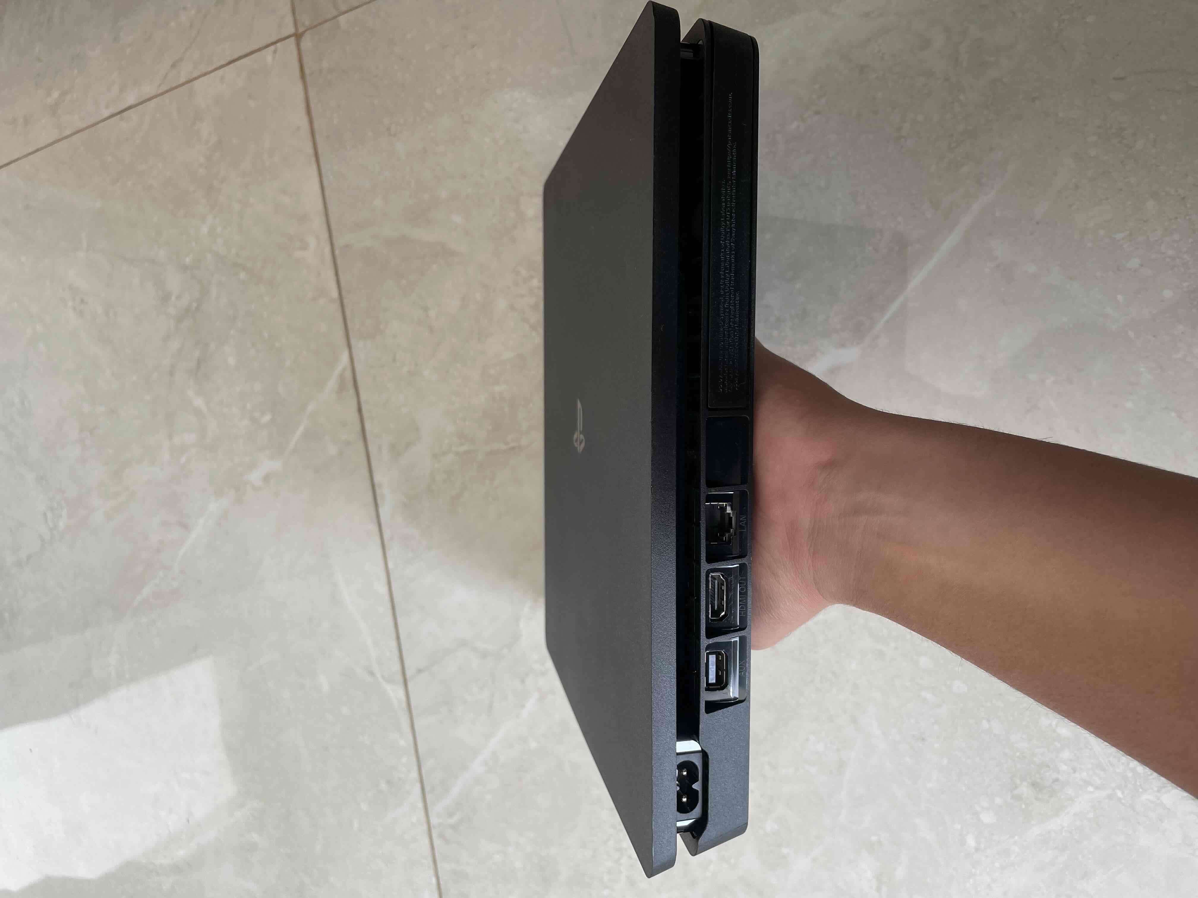 Consola PlayStation 4 negra - miniatura 4