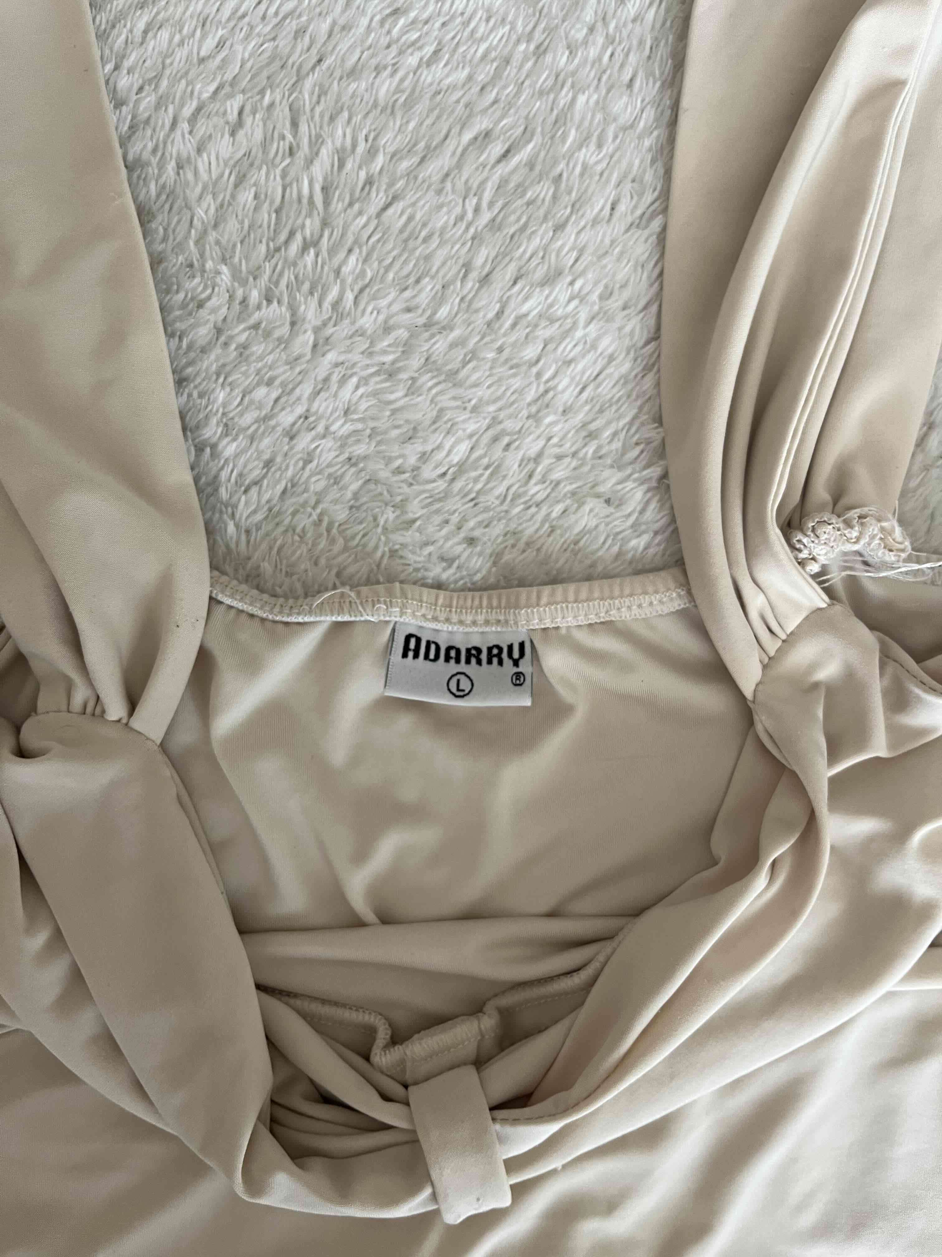 Top beige fruncido - miniatura 2