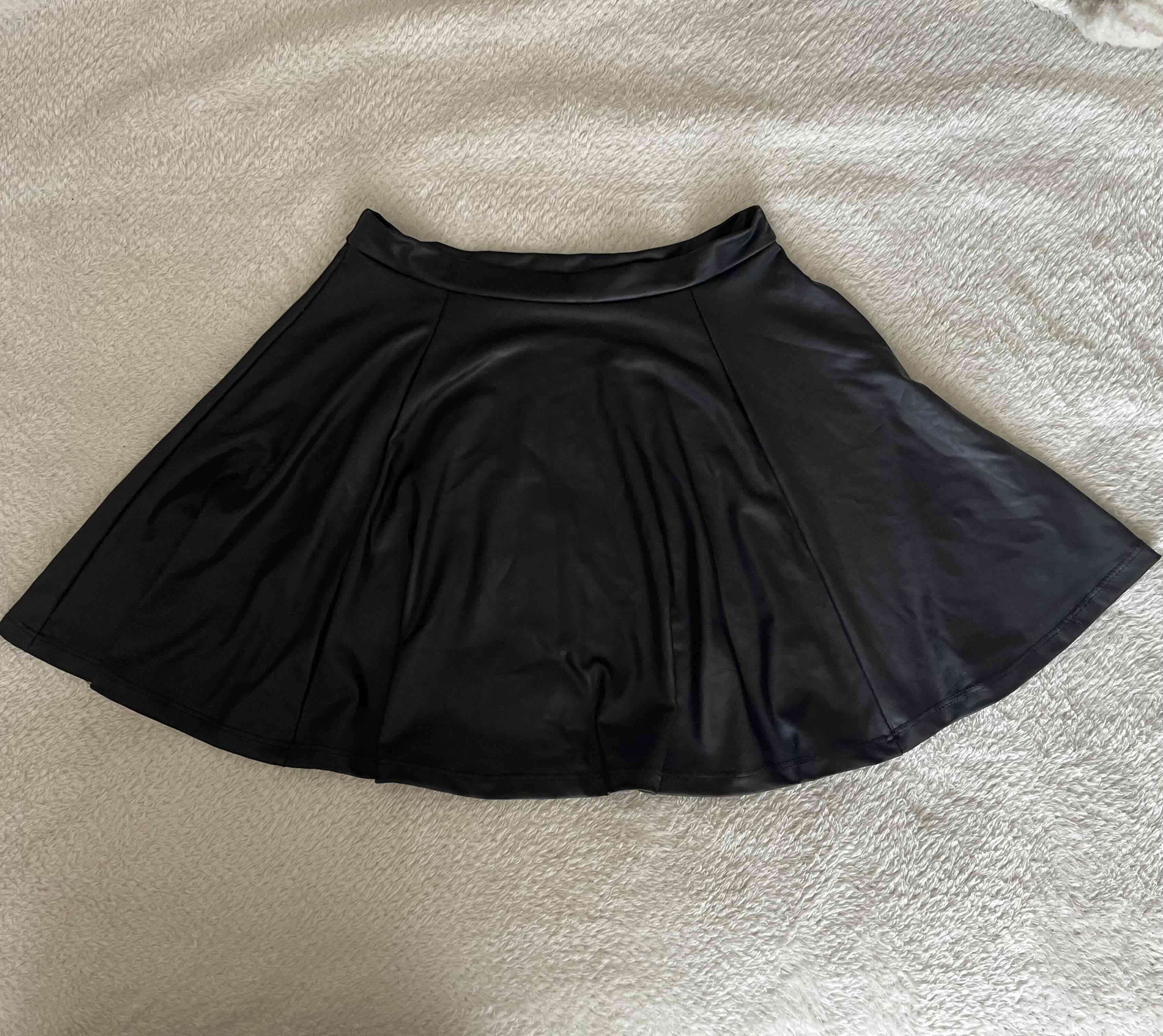 Falda plato negra
