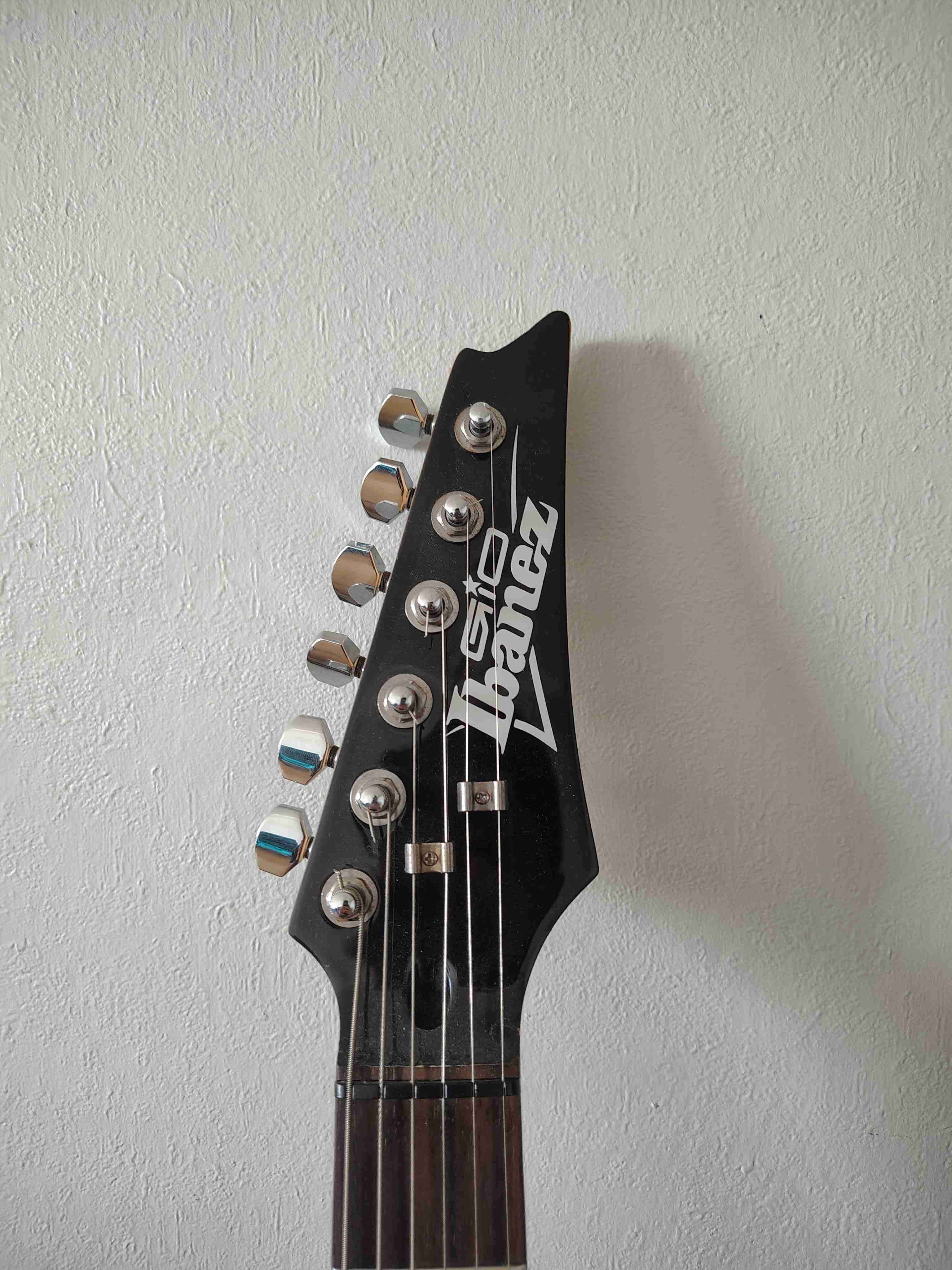 Guitarra eléctrica Ibanez + Bolsa - miniatura 2