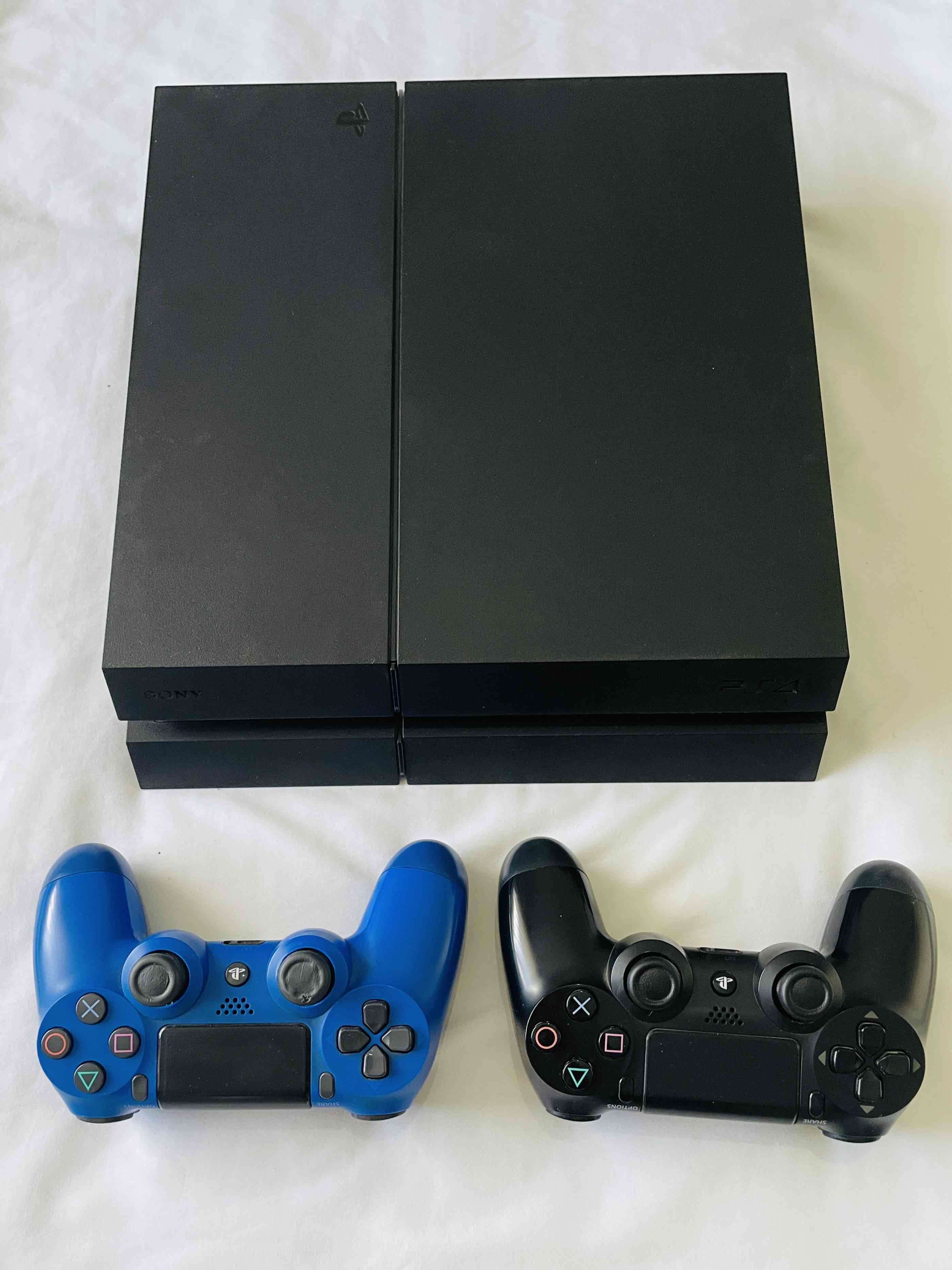 Consola PS4 con dos controles - miniatura 2