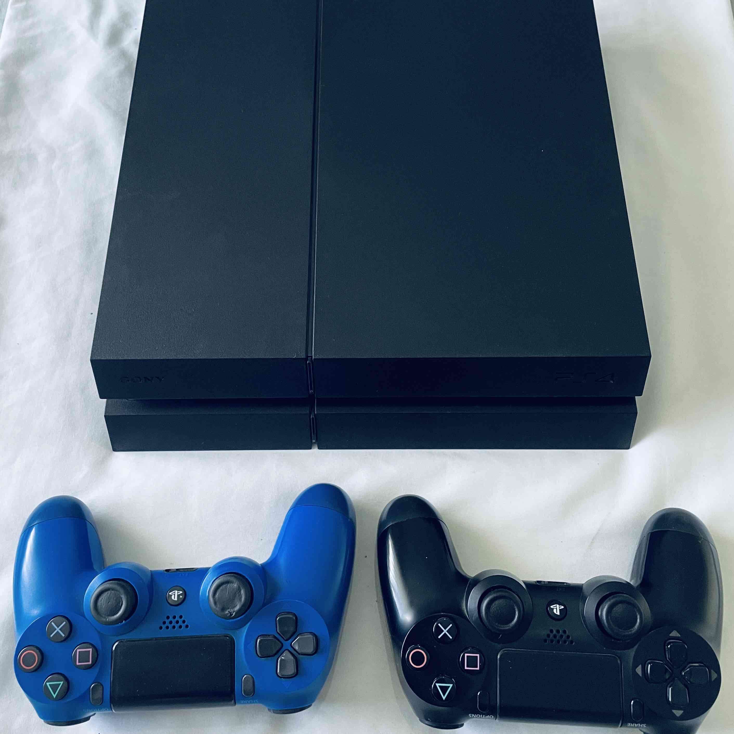 Consola PS4 con dos controles - miniatura 3