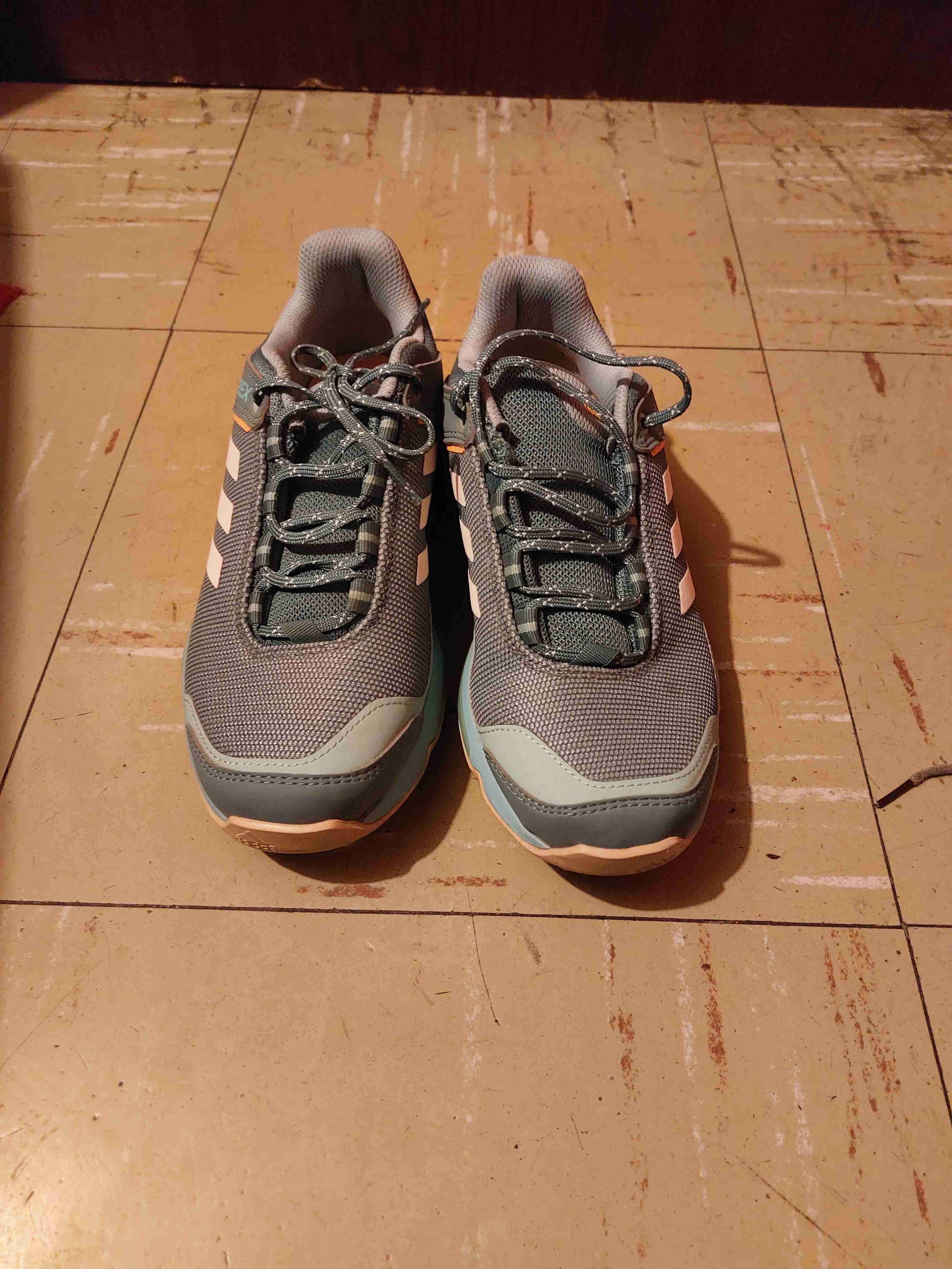 Zapatillas Terrex grises/ bordes celestes - miniatura 3