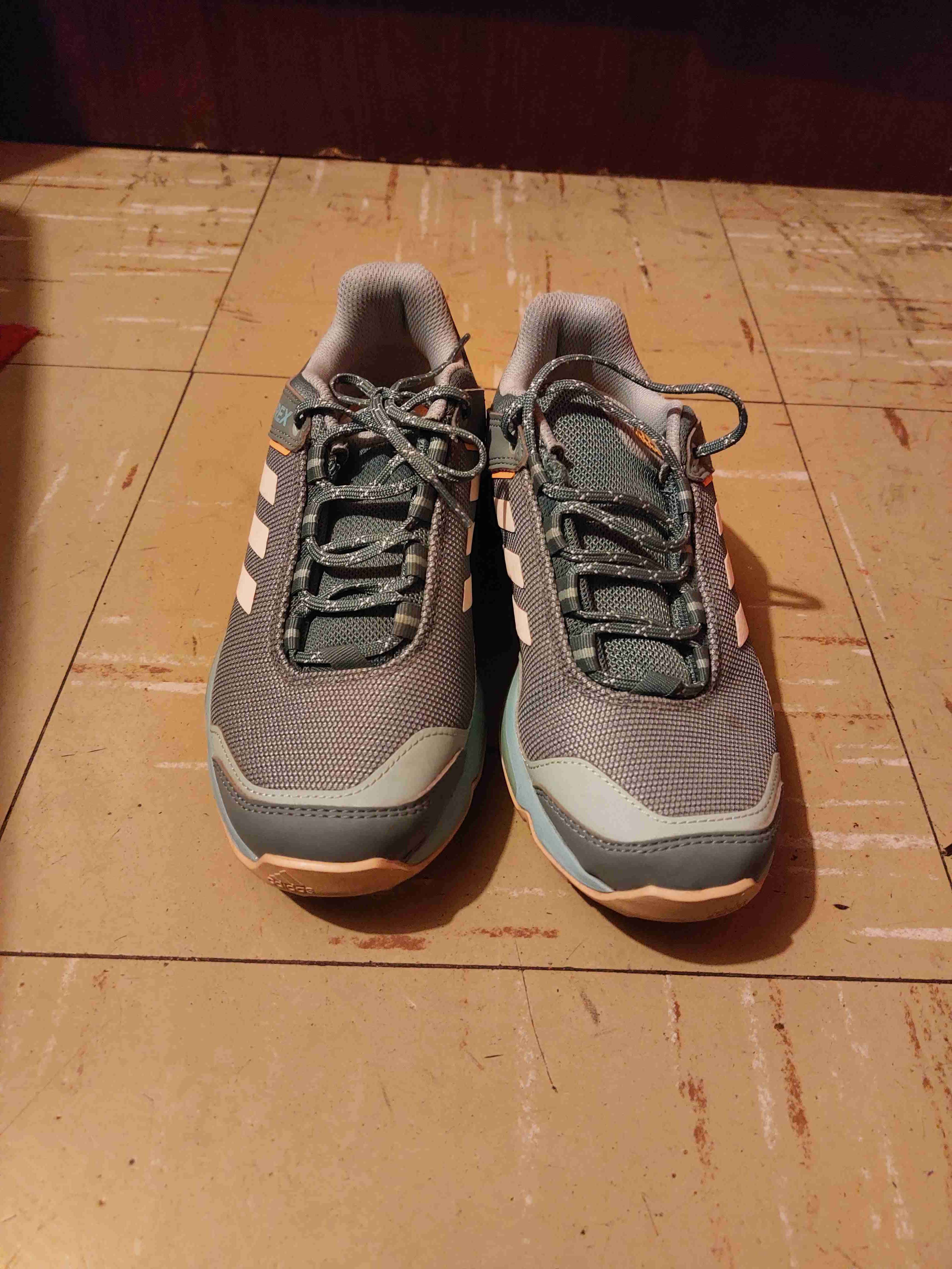 Zapatillas Terrex grises/ bordes celestes - miniatura 4