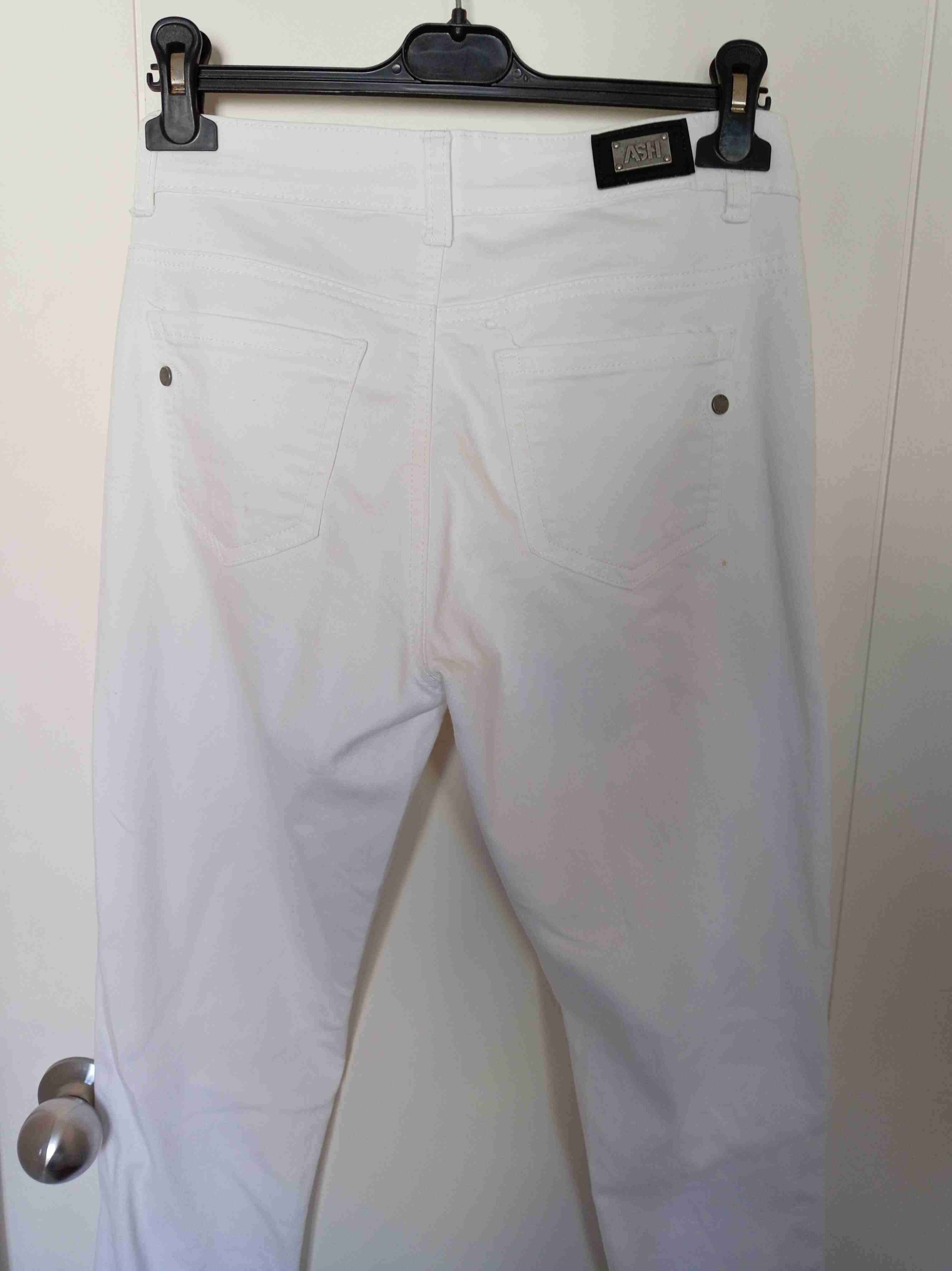 Pantalones blancos de mujer - miniatura 3