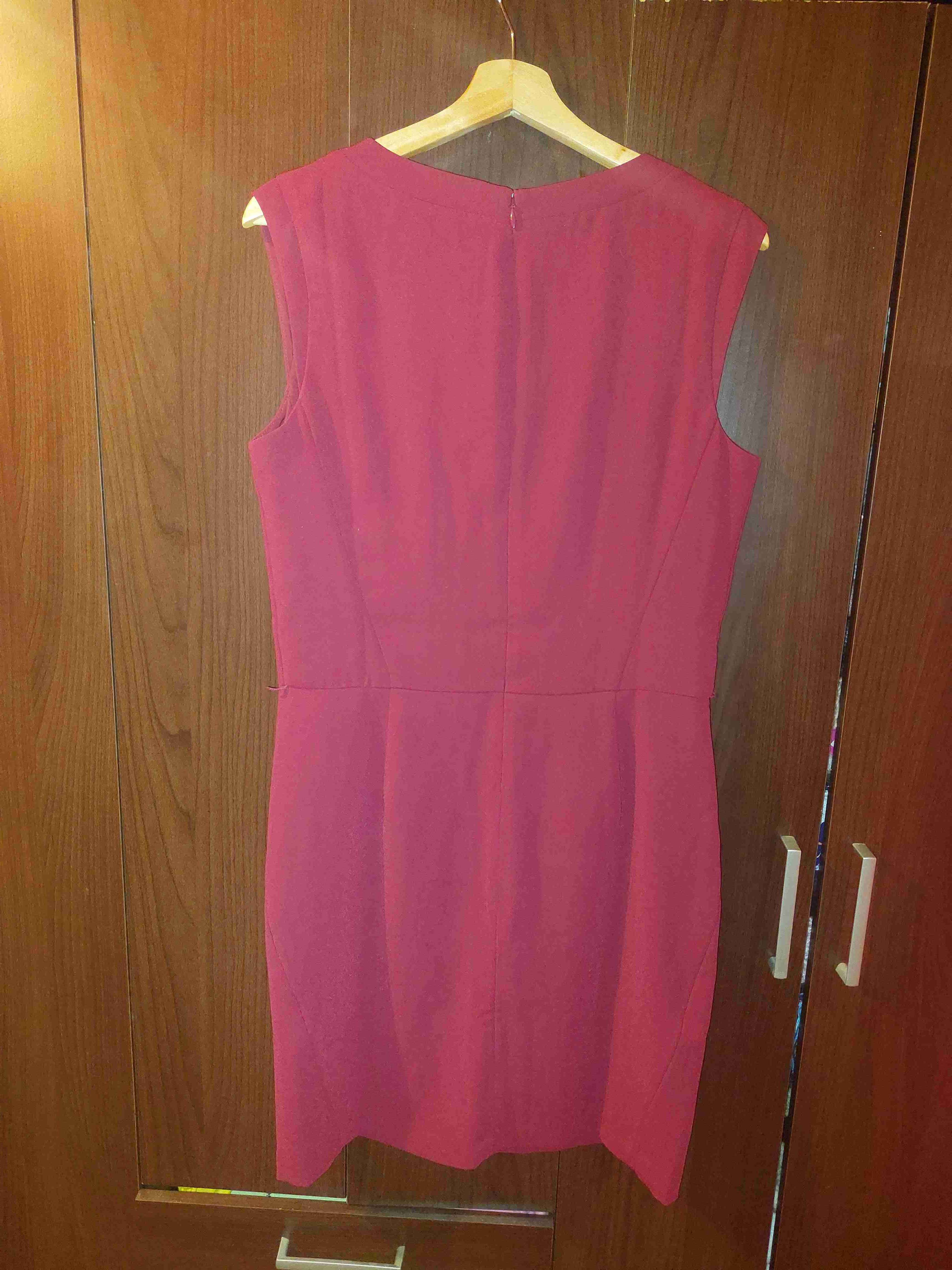 Vestido rojo sin mangas - miniatura 2