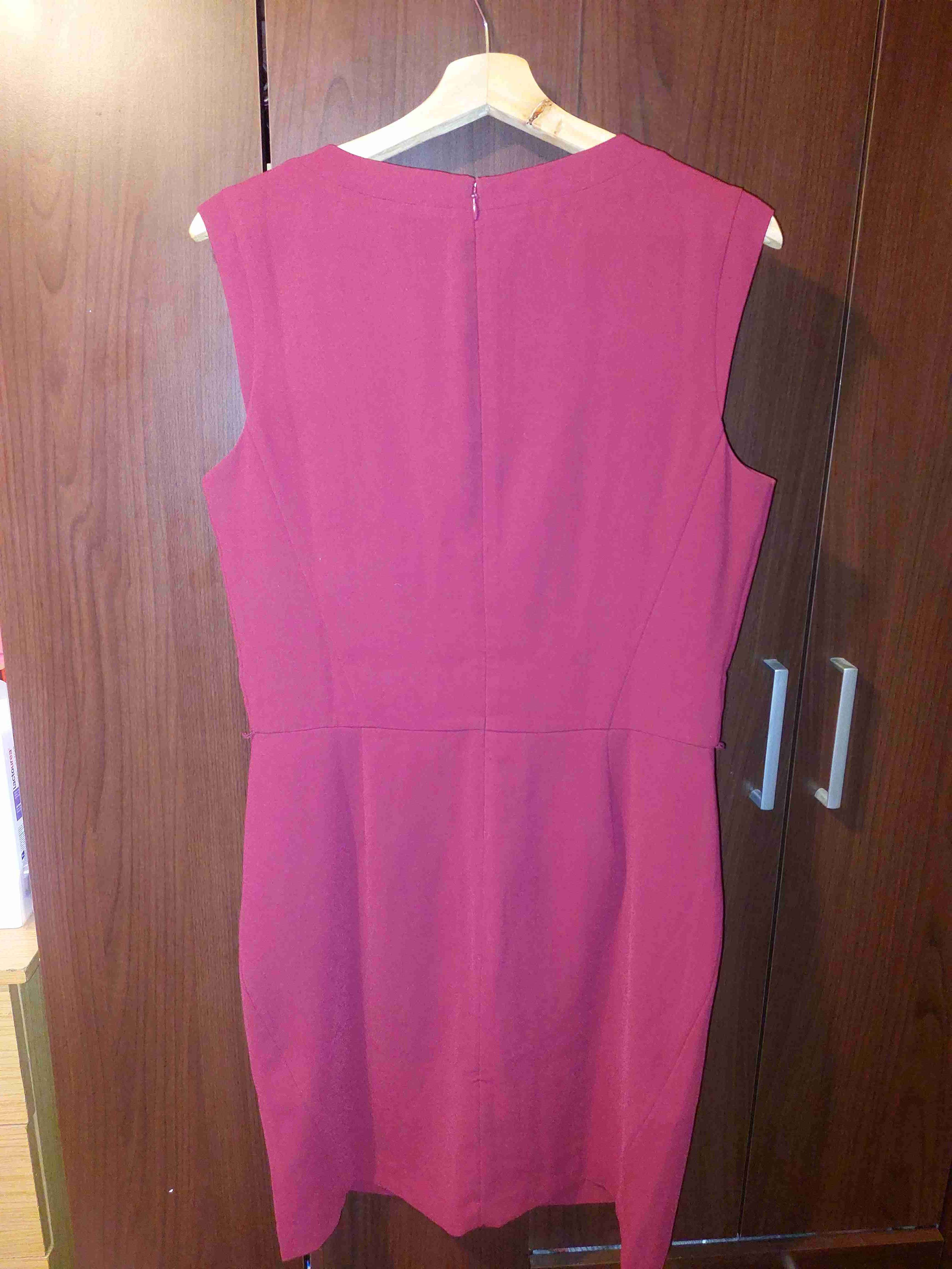 Vestido rojo sin mangas - miniatura 6