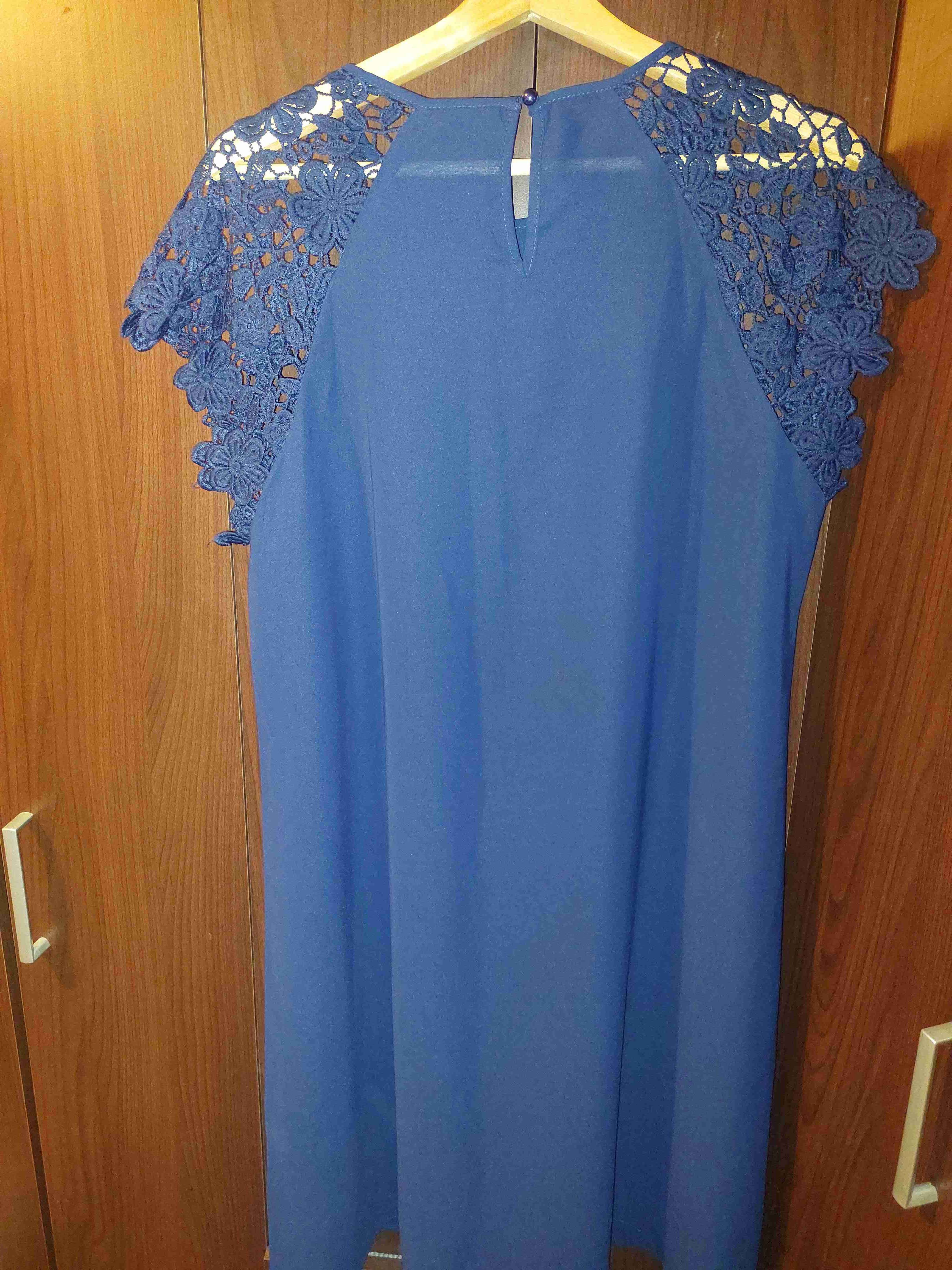 Vestido azul con encaje floral - miniatura 2