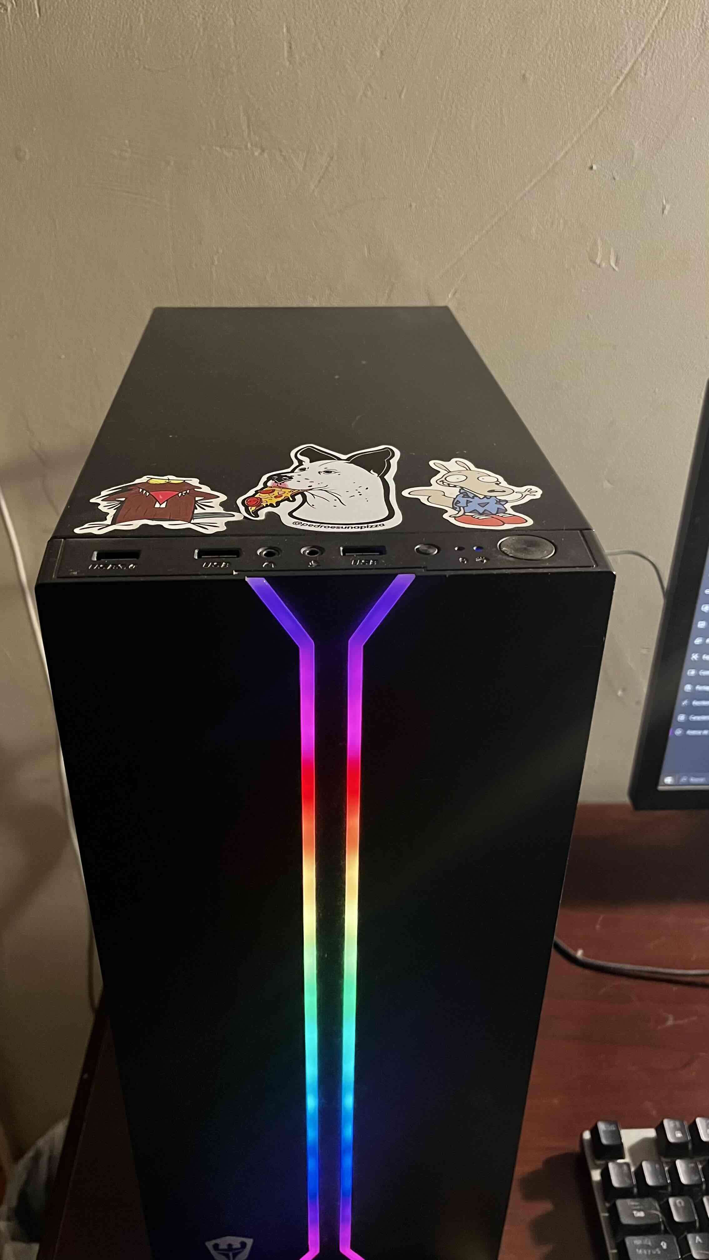 PC gamer con iluminación RGB