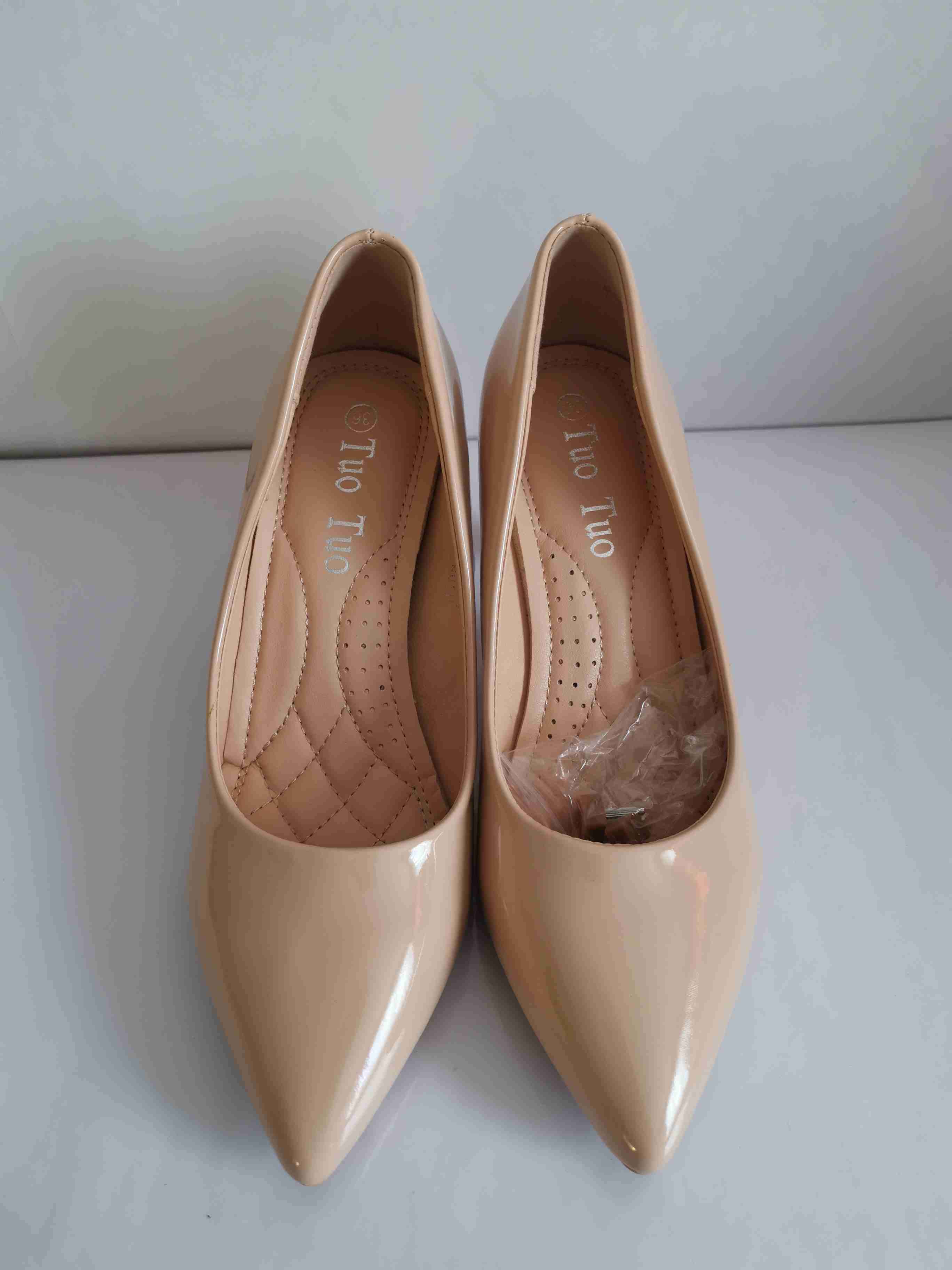 Zapatos de taco medio beige