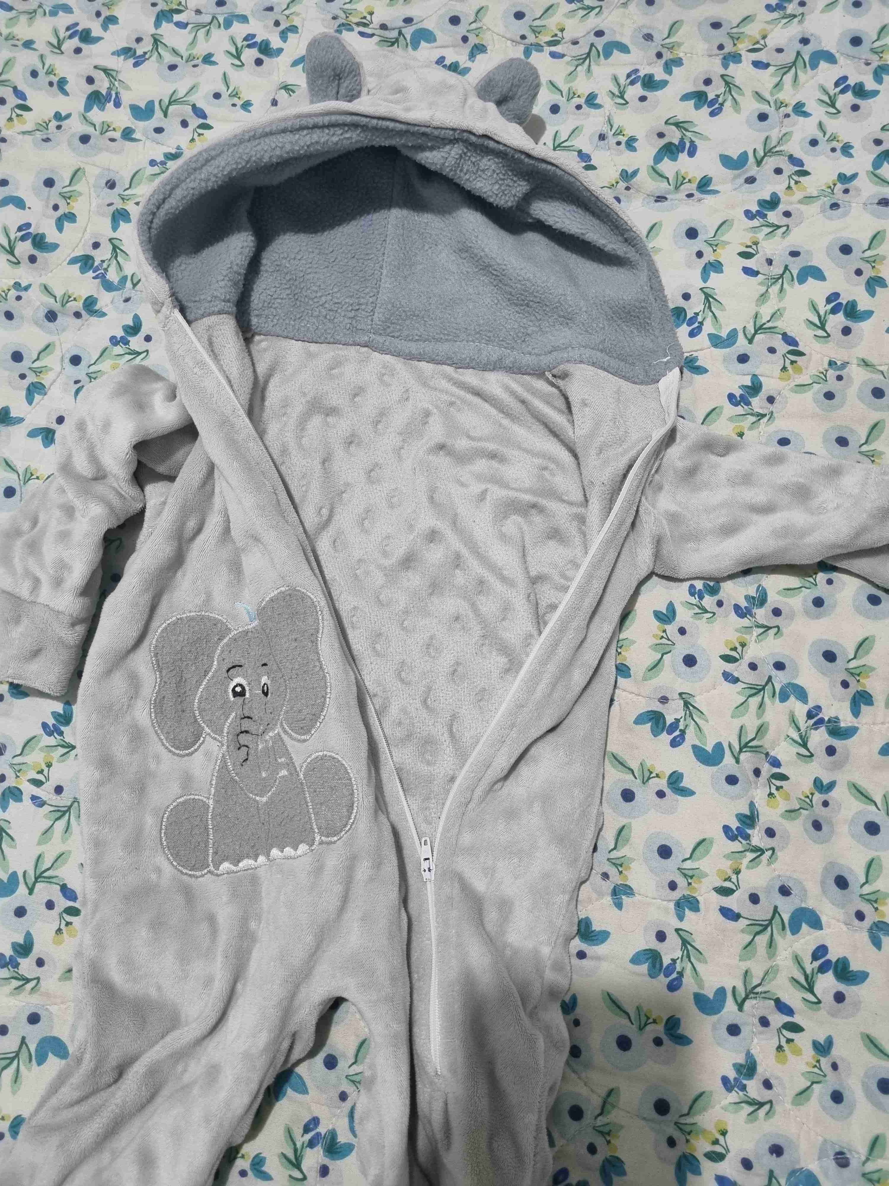 Monito de bebé gris con elefante - miniatura 4