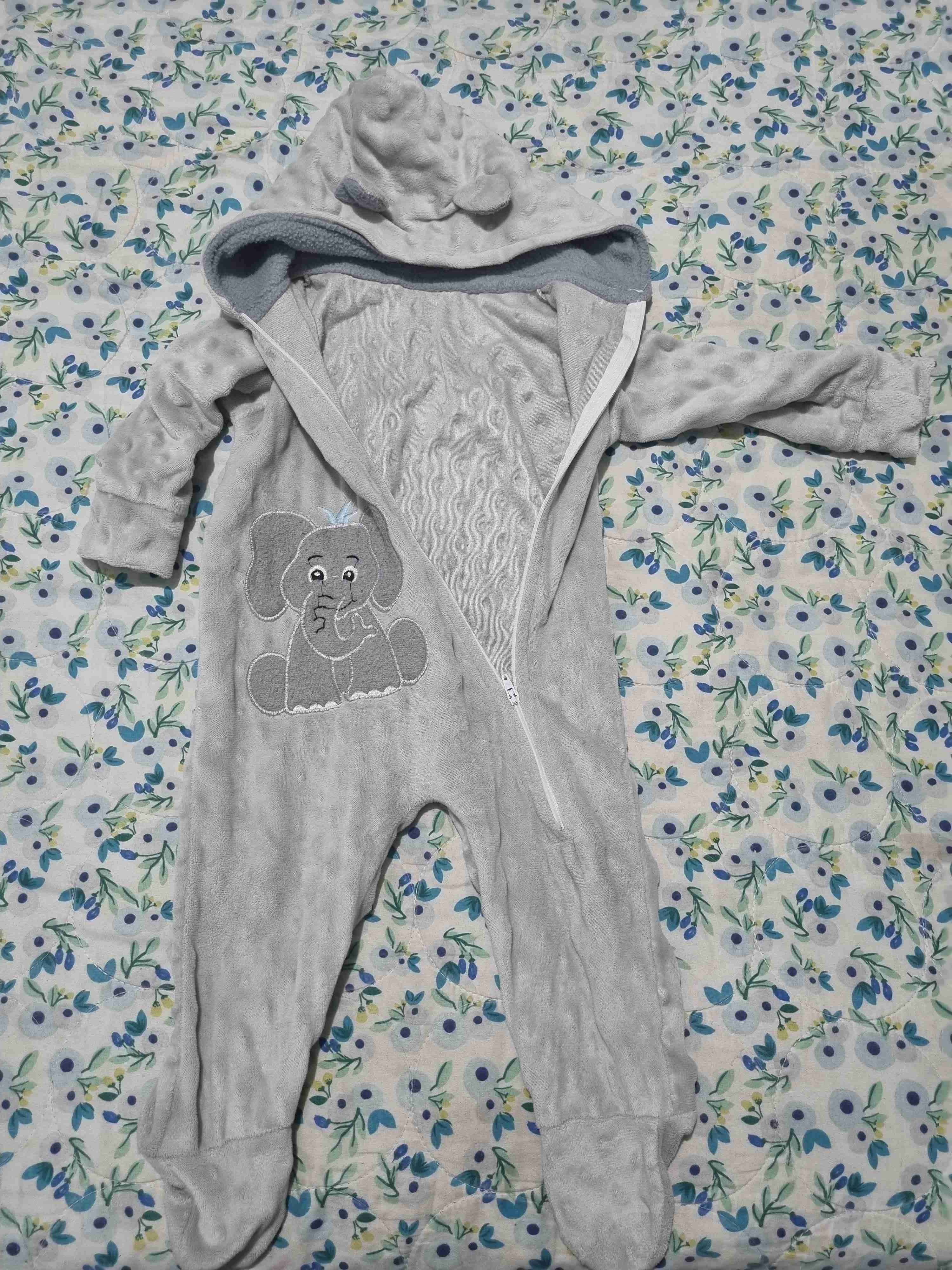 Monito de bebé gris con elefante - miniatura 5