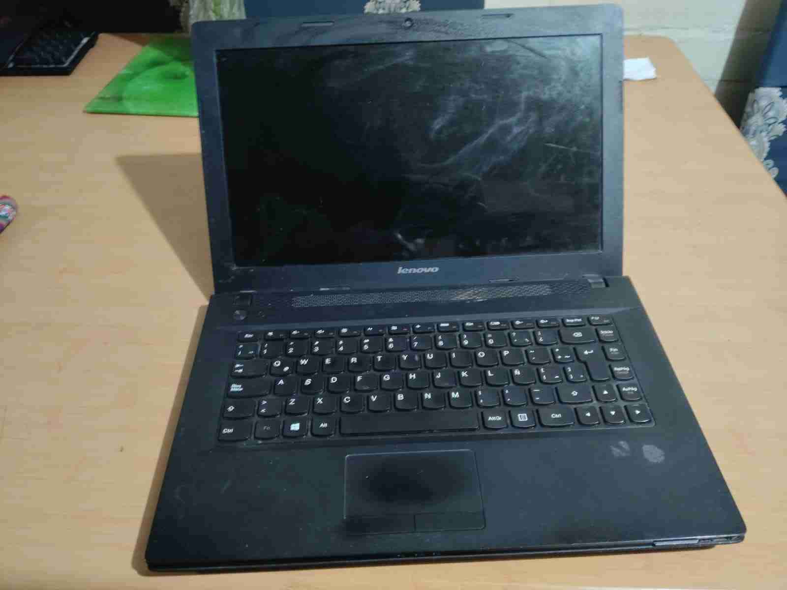 Laptop Lenovo en buen estado - miniatura 2