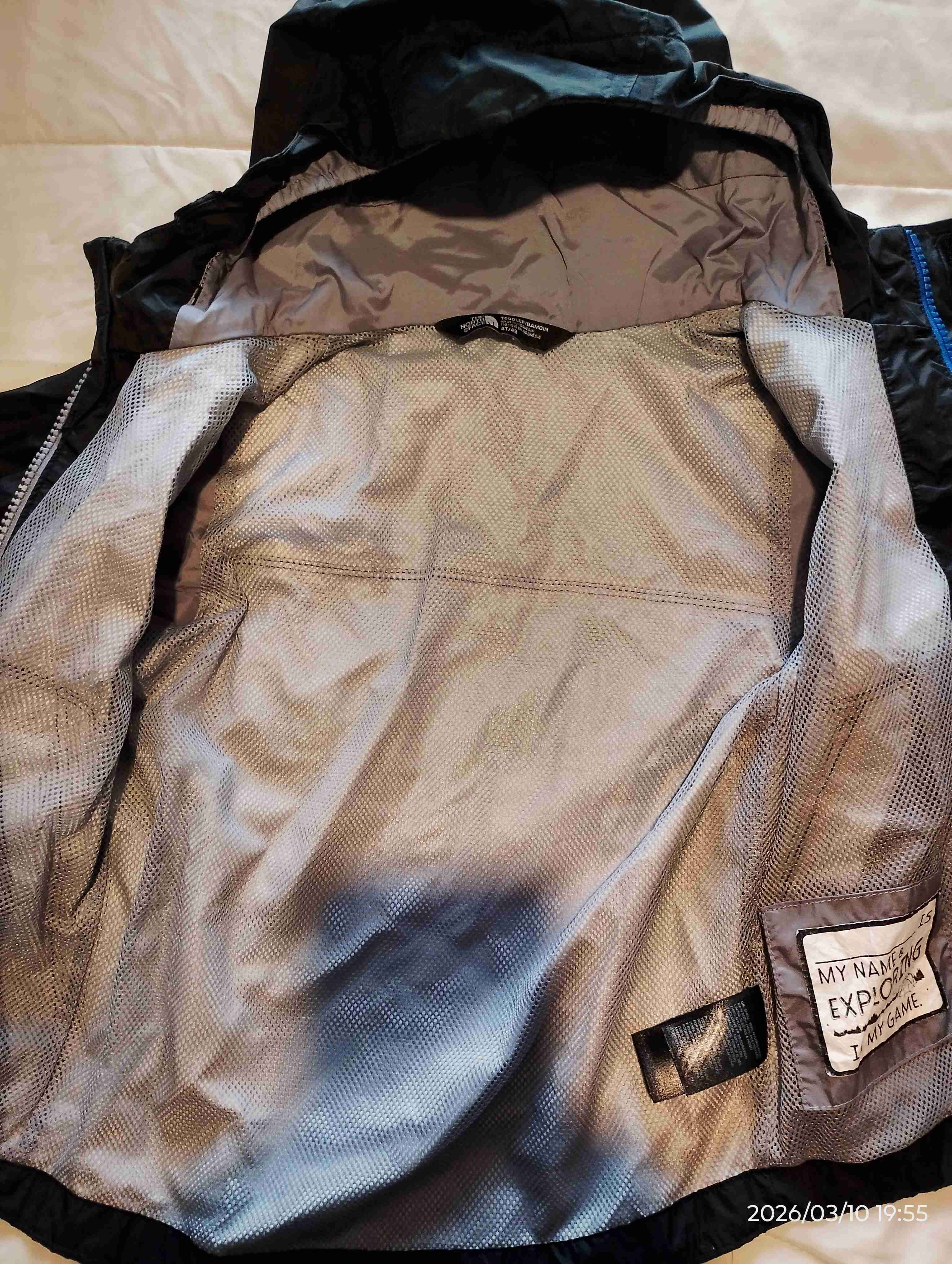 Chaqueta negra impermeable - miniatura 3