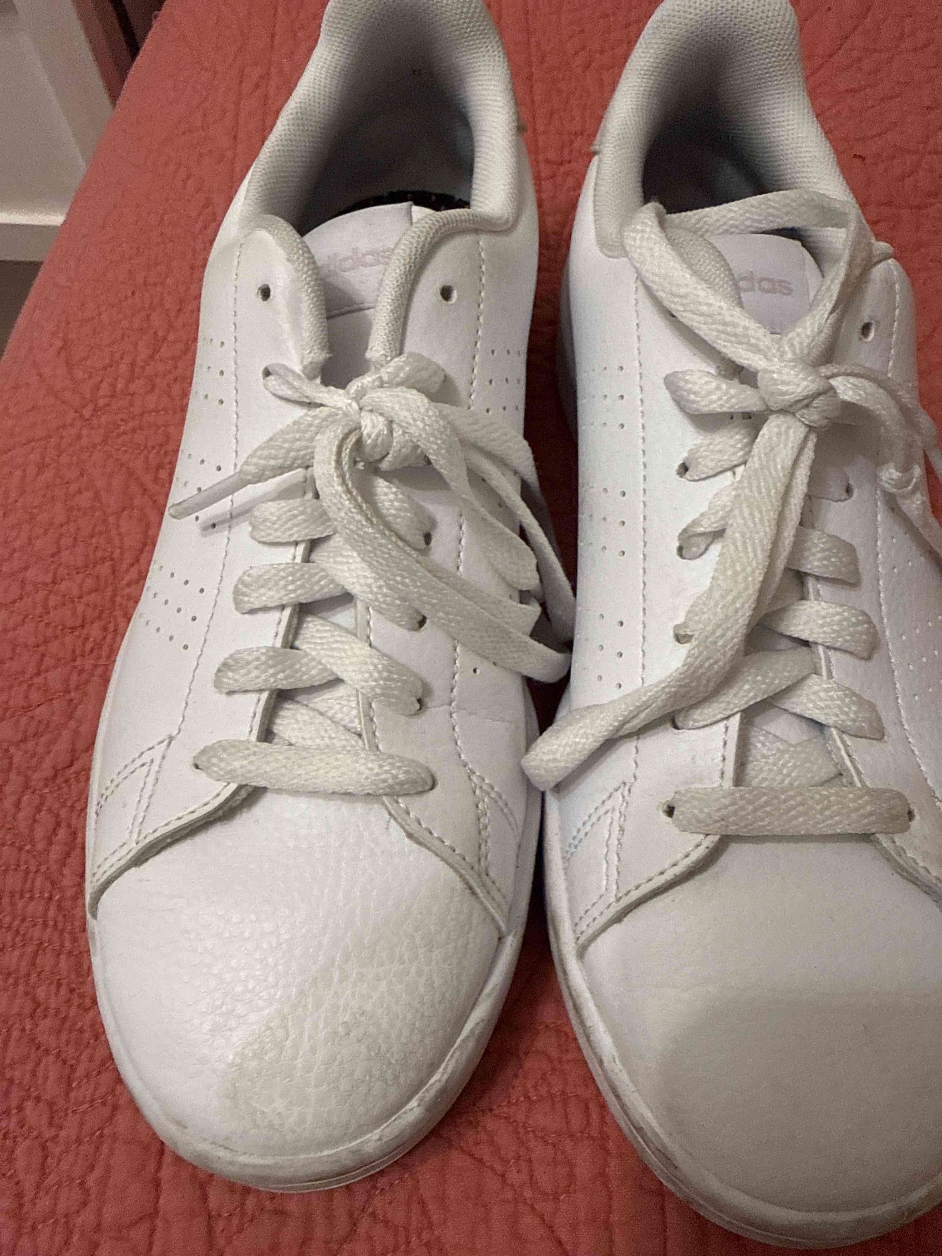 Zapatillas blancas deportivas