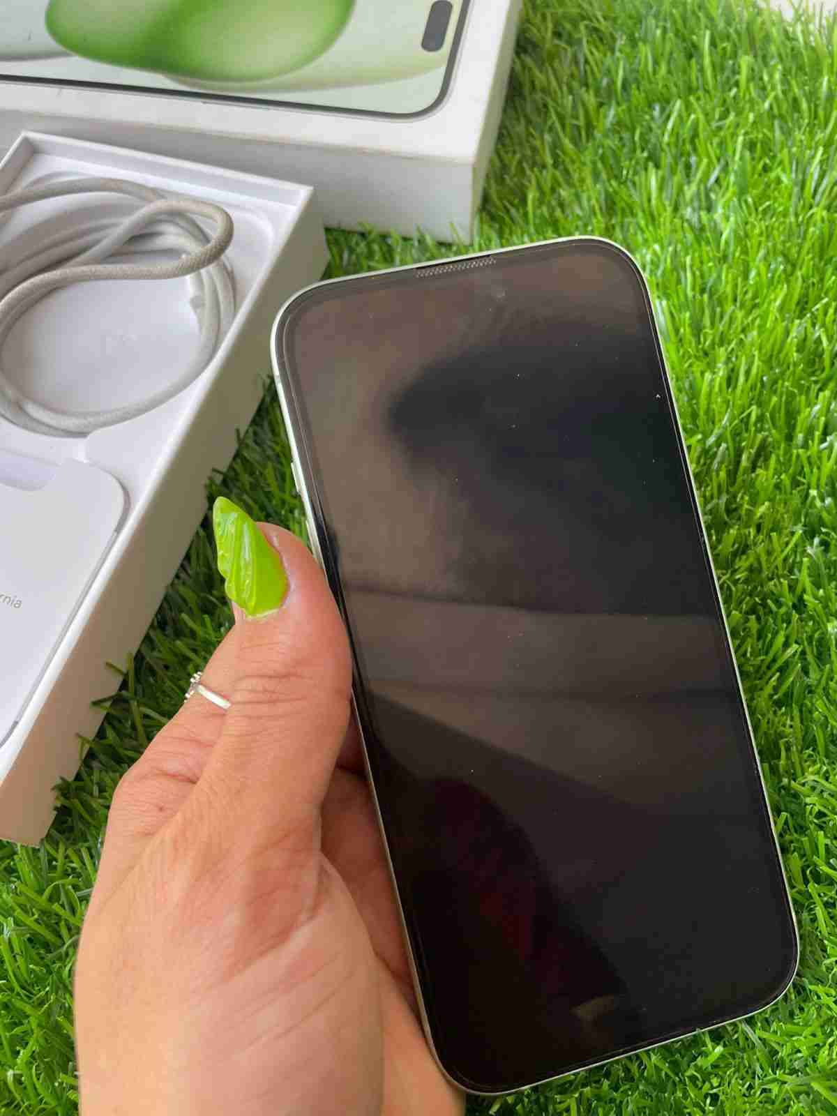 iPhone 15 como nuevo - miniatura 4