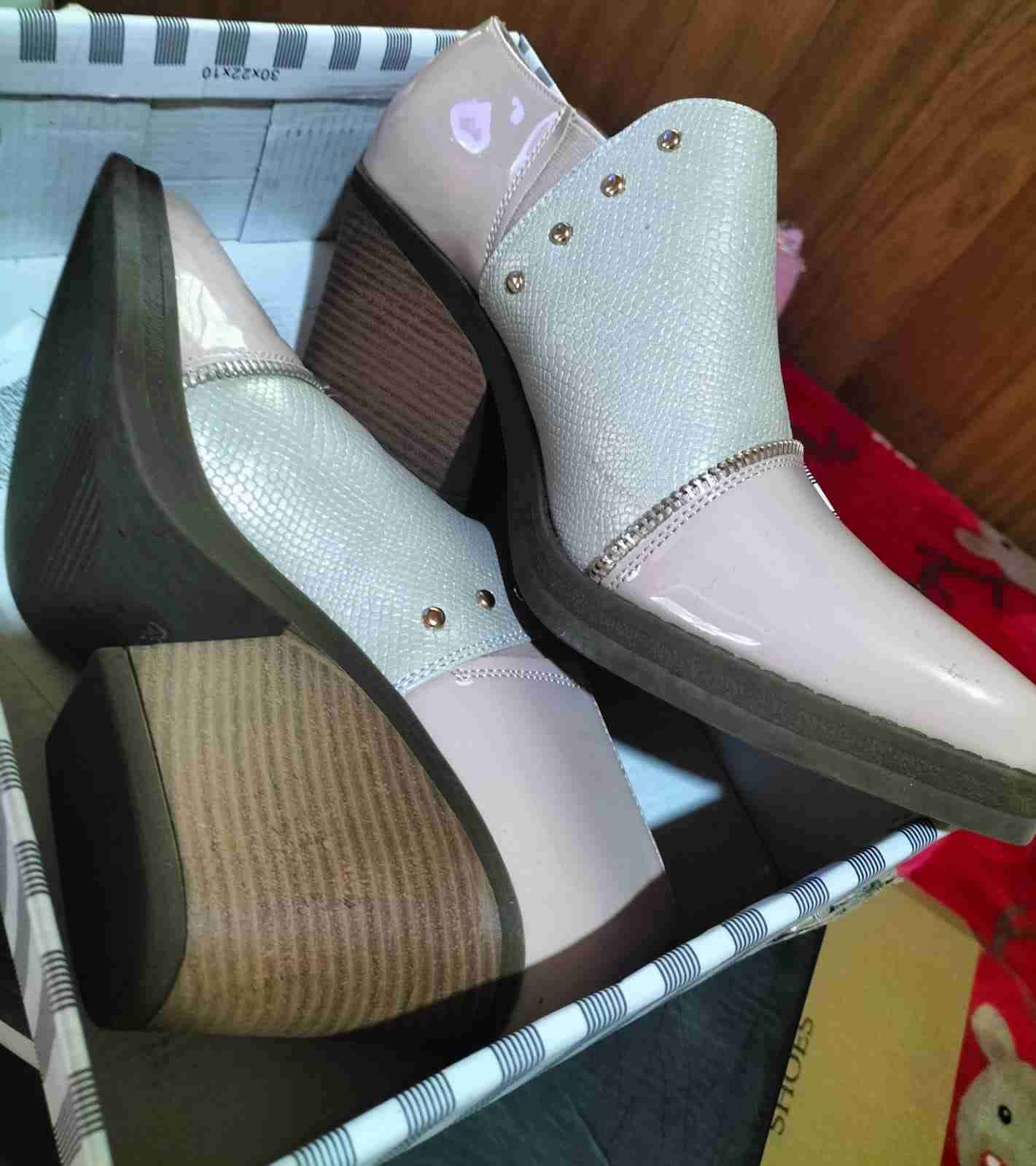 Botines con tacón beige claro rosado
