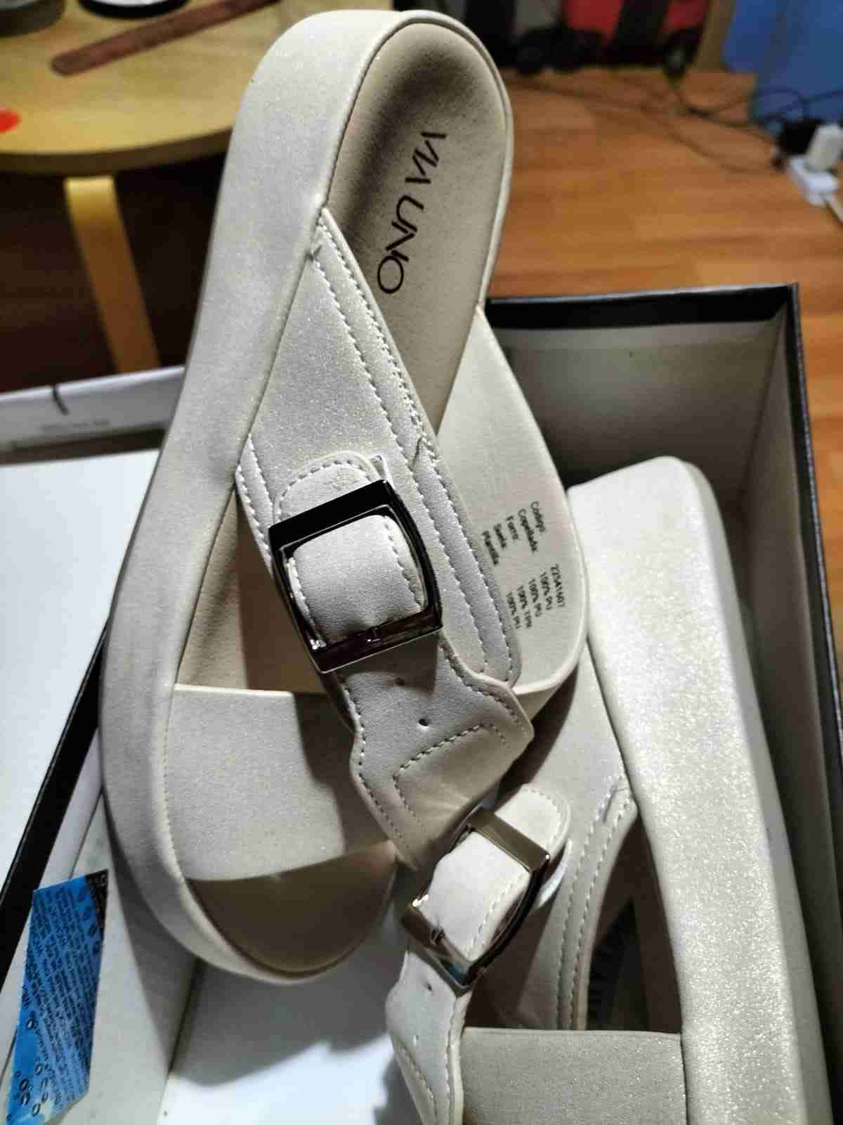 Sandalias blancas con plataforma - miniatura 3