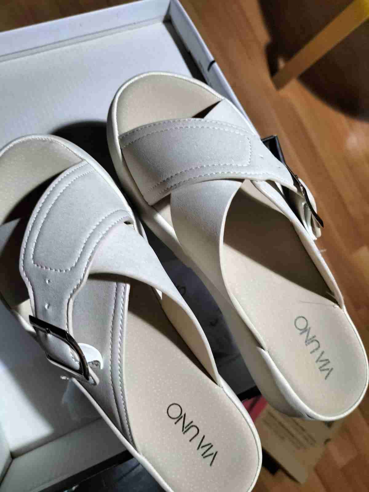 Sandalias blancas con plataforma - miniatura 4