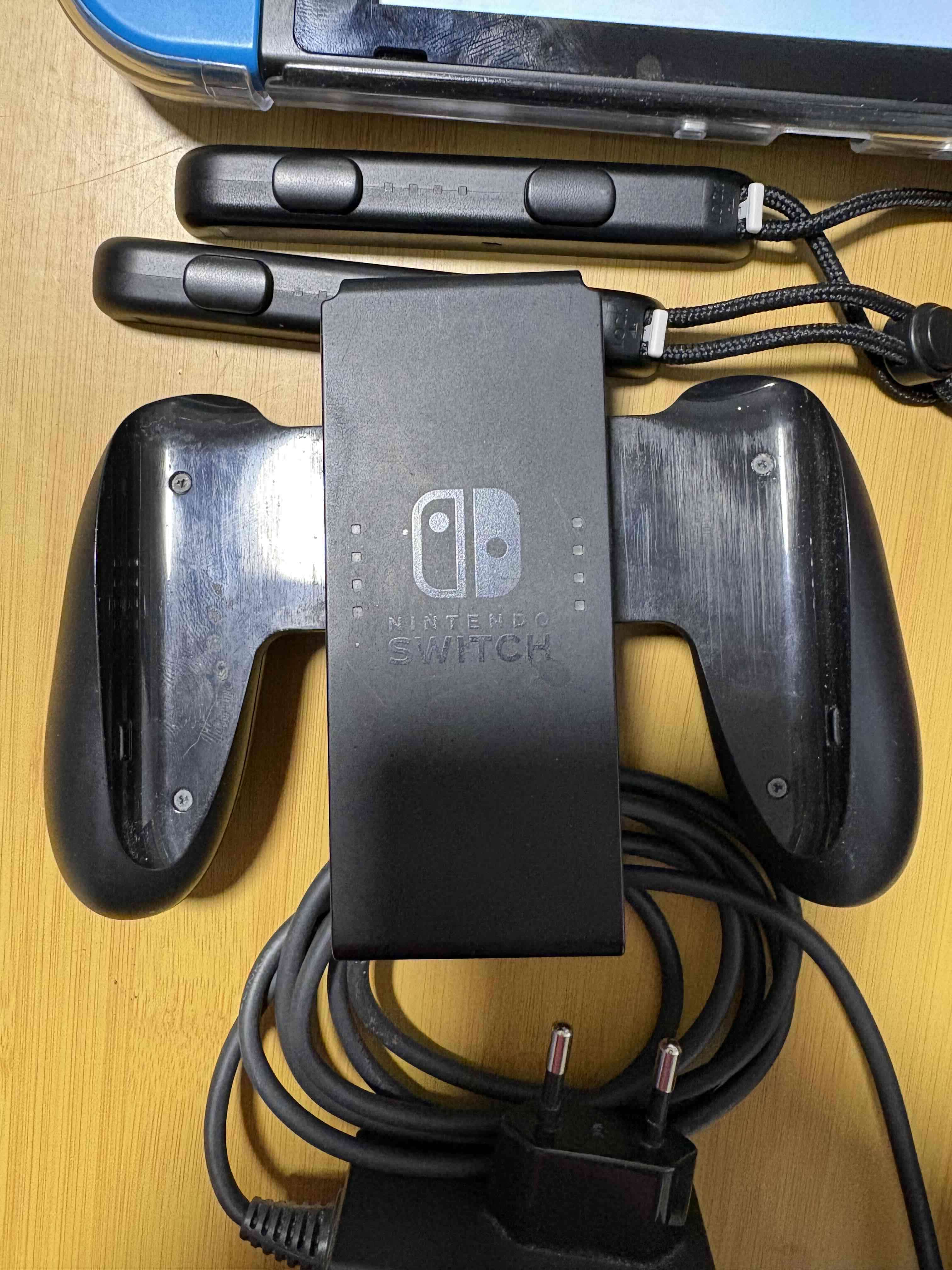 Nintendo Switch con accesorios - miniatura 3