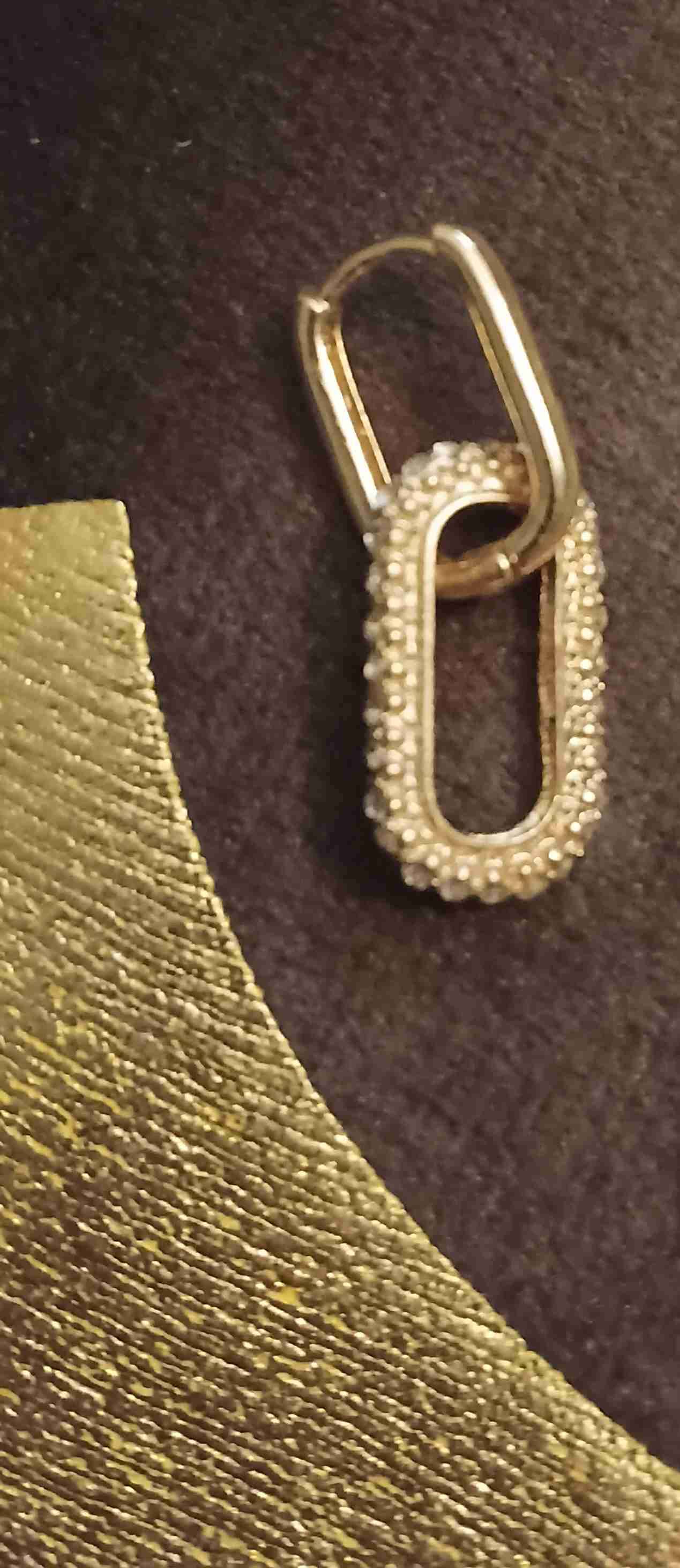 Aros dorados con diseño de eslabones - miniatura 3