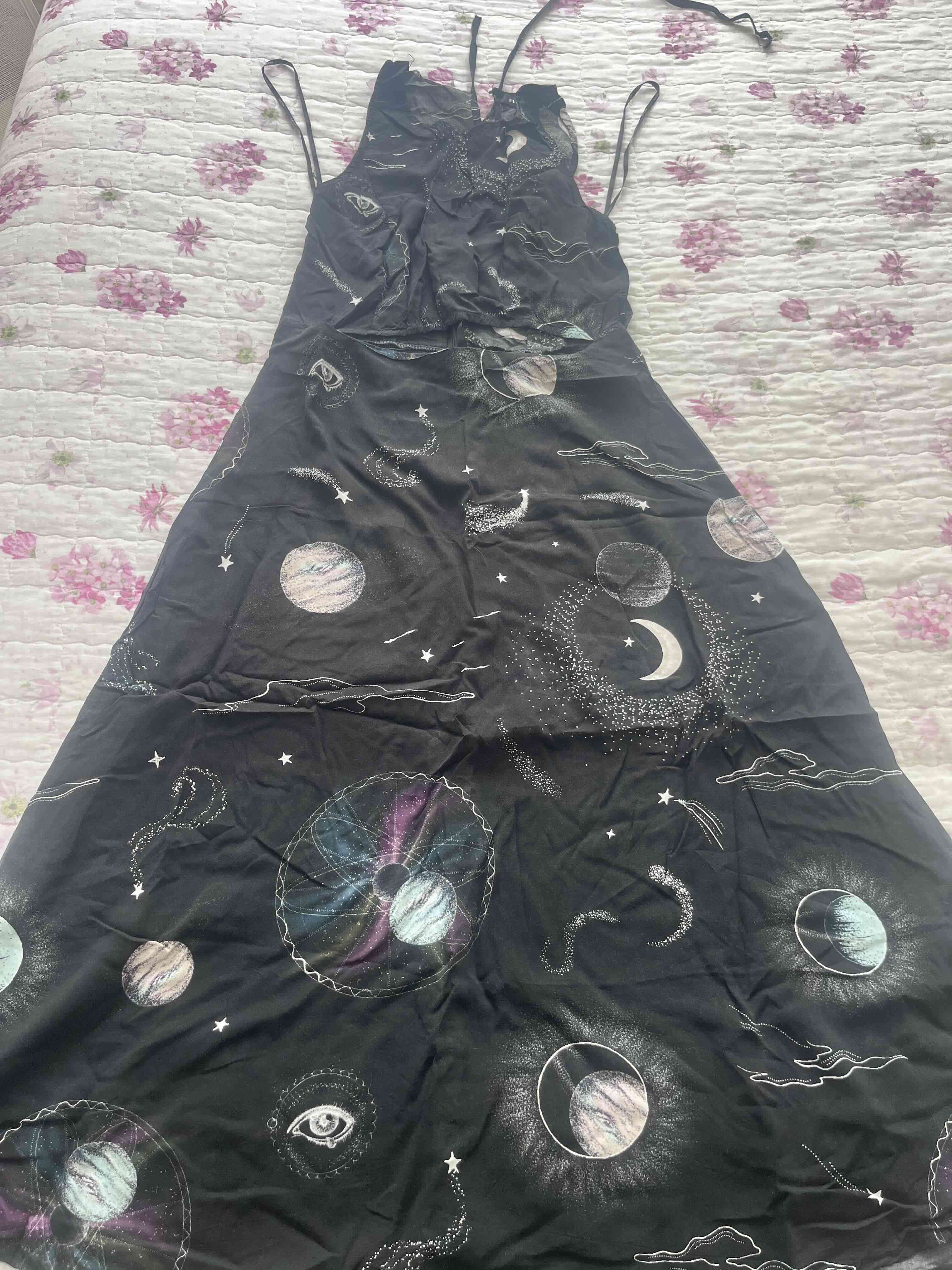 Vestido largo estampado galáctico