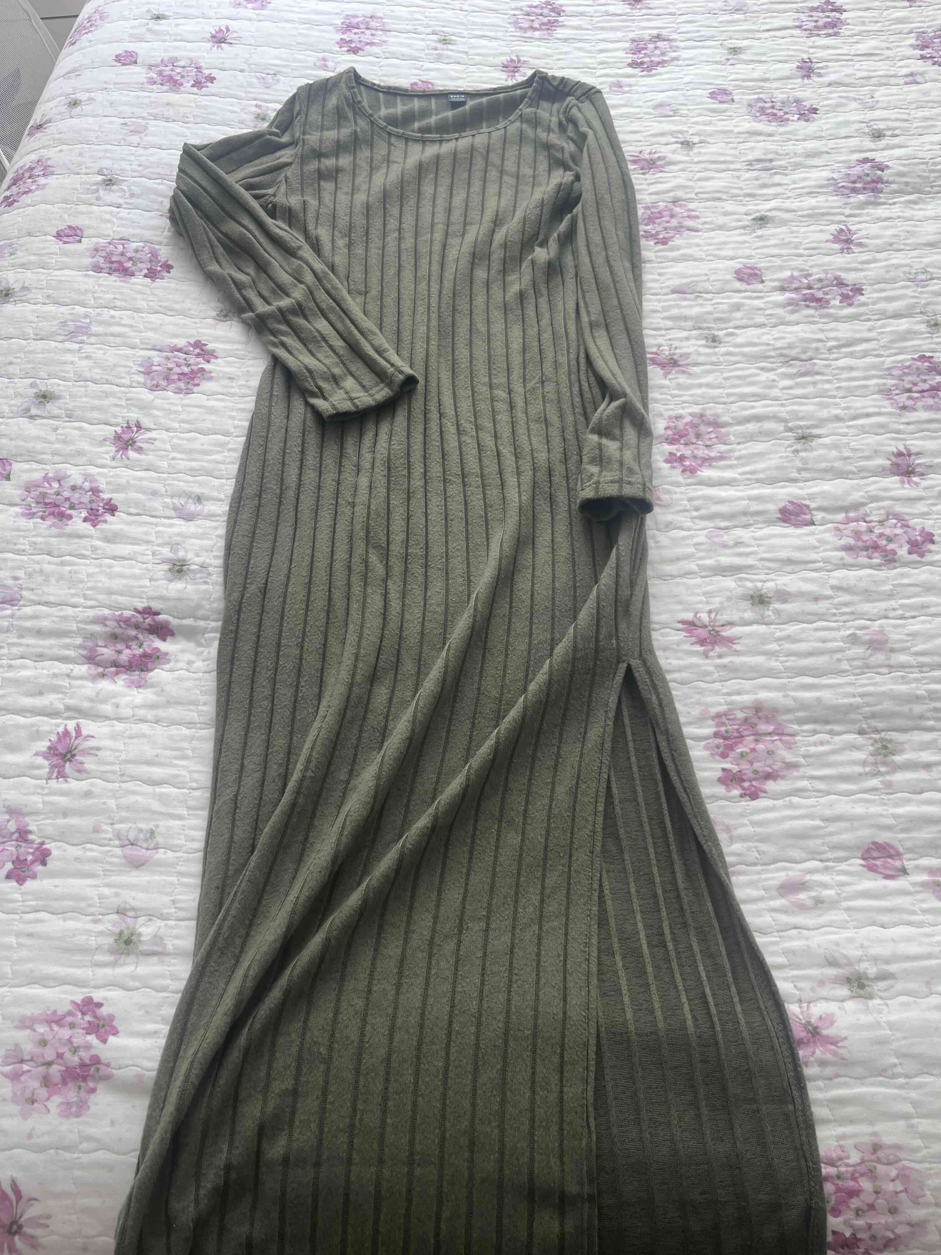 Vestido largo verde con rayas