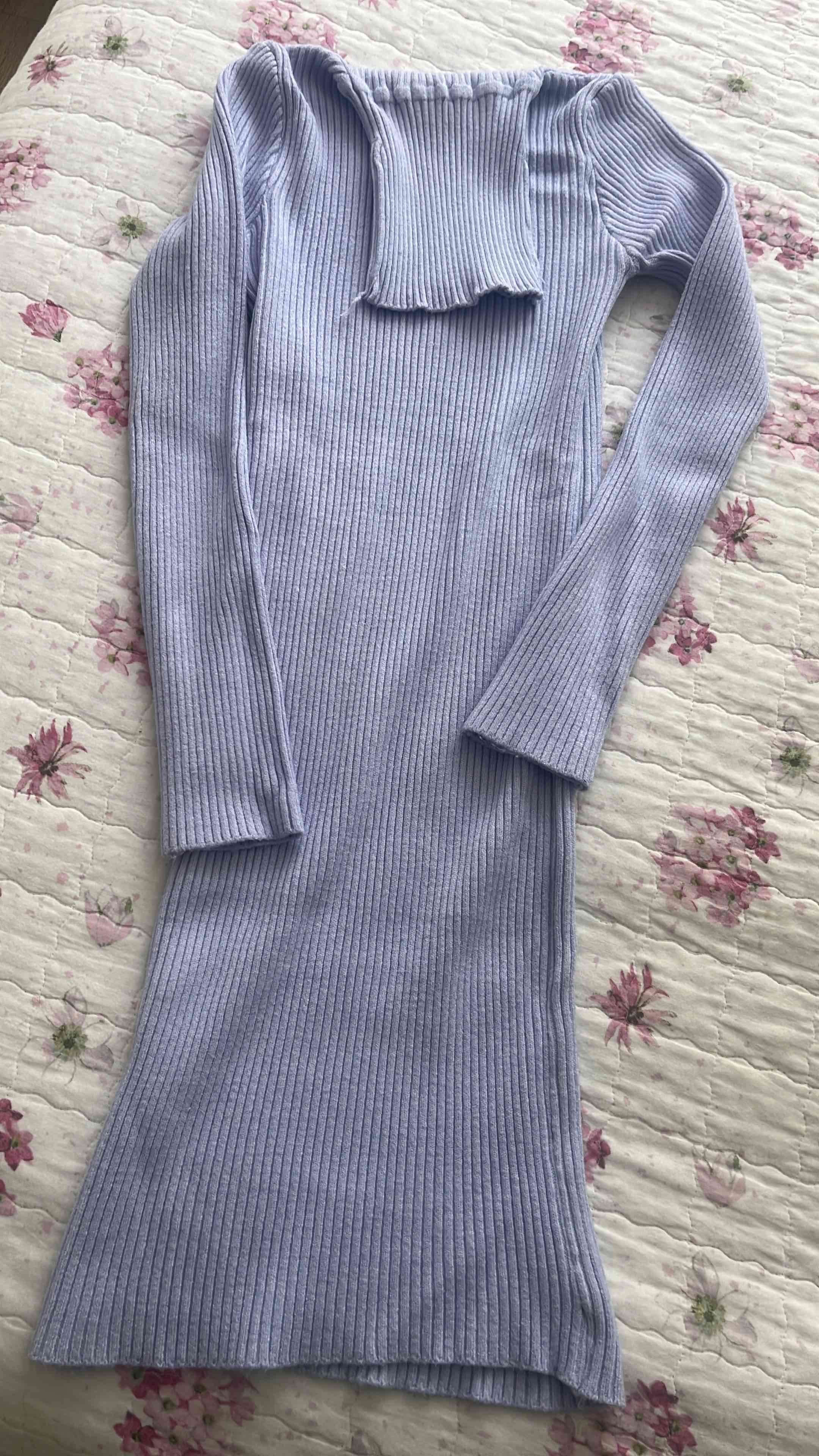 Vestido ribeteado lila