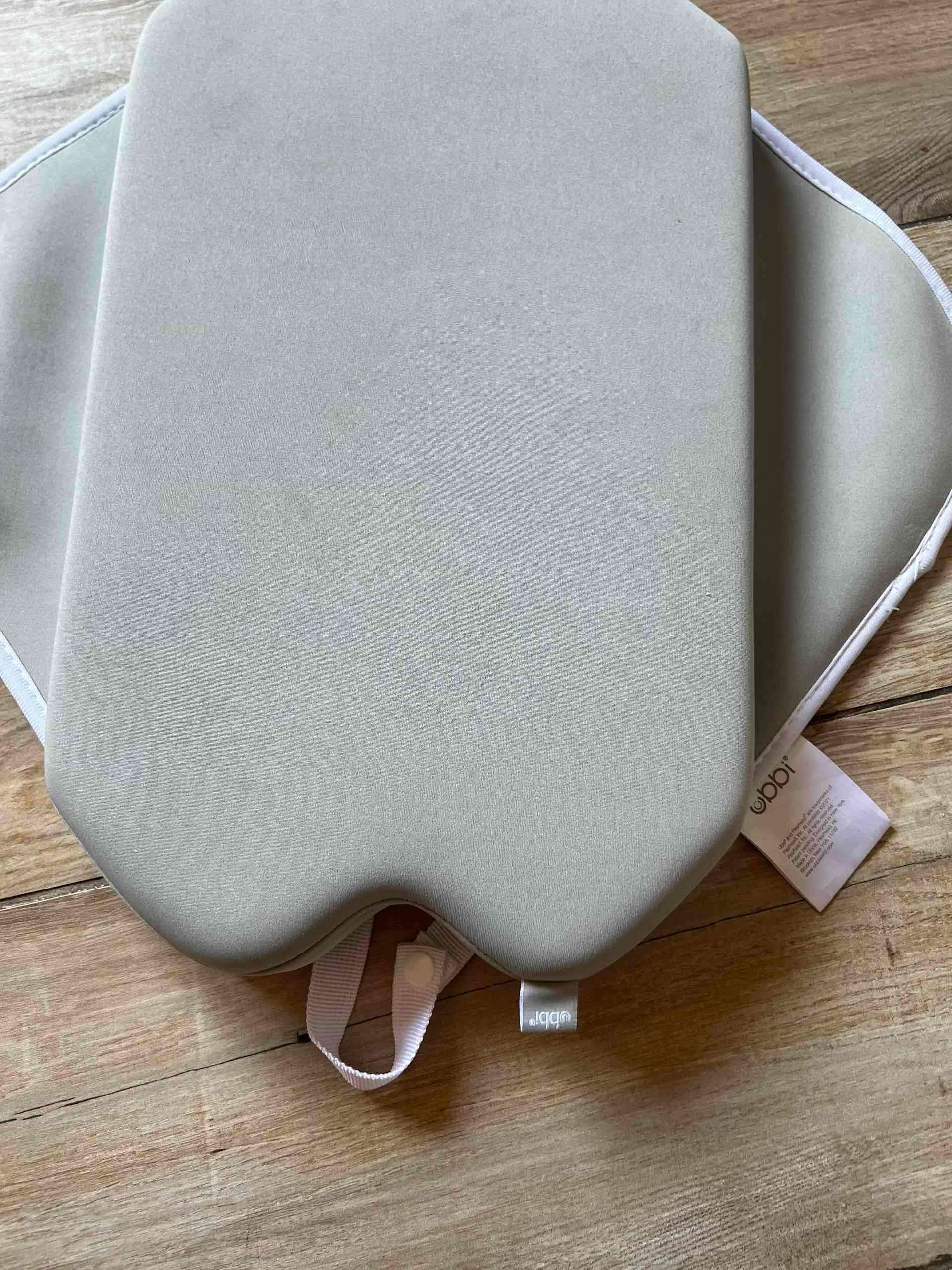 Cojín acolchado para baño Ubbi - miniatura 4