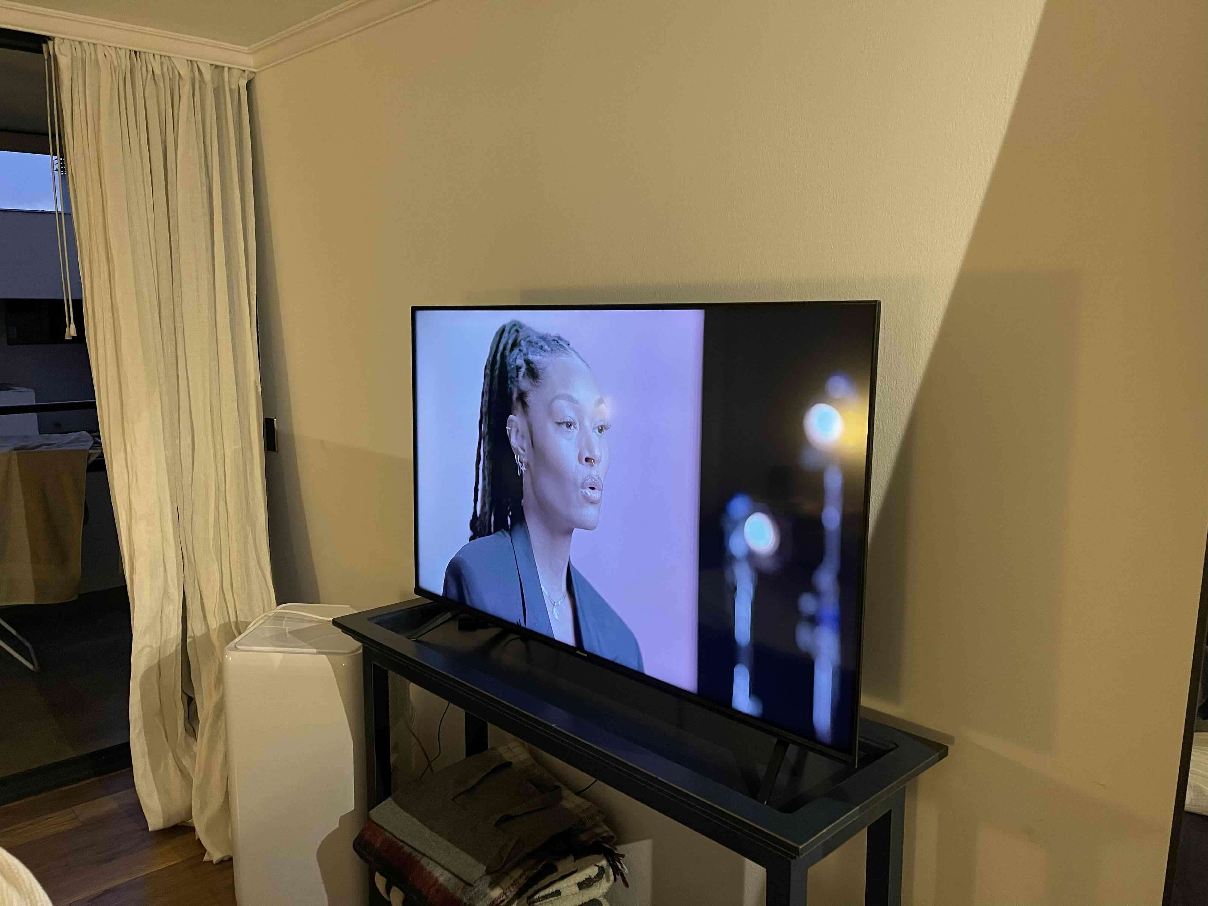 Televisor Smartv de 50 pulgadas - miniatura 3