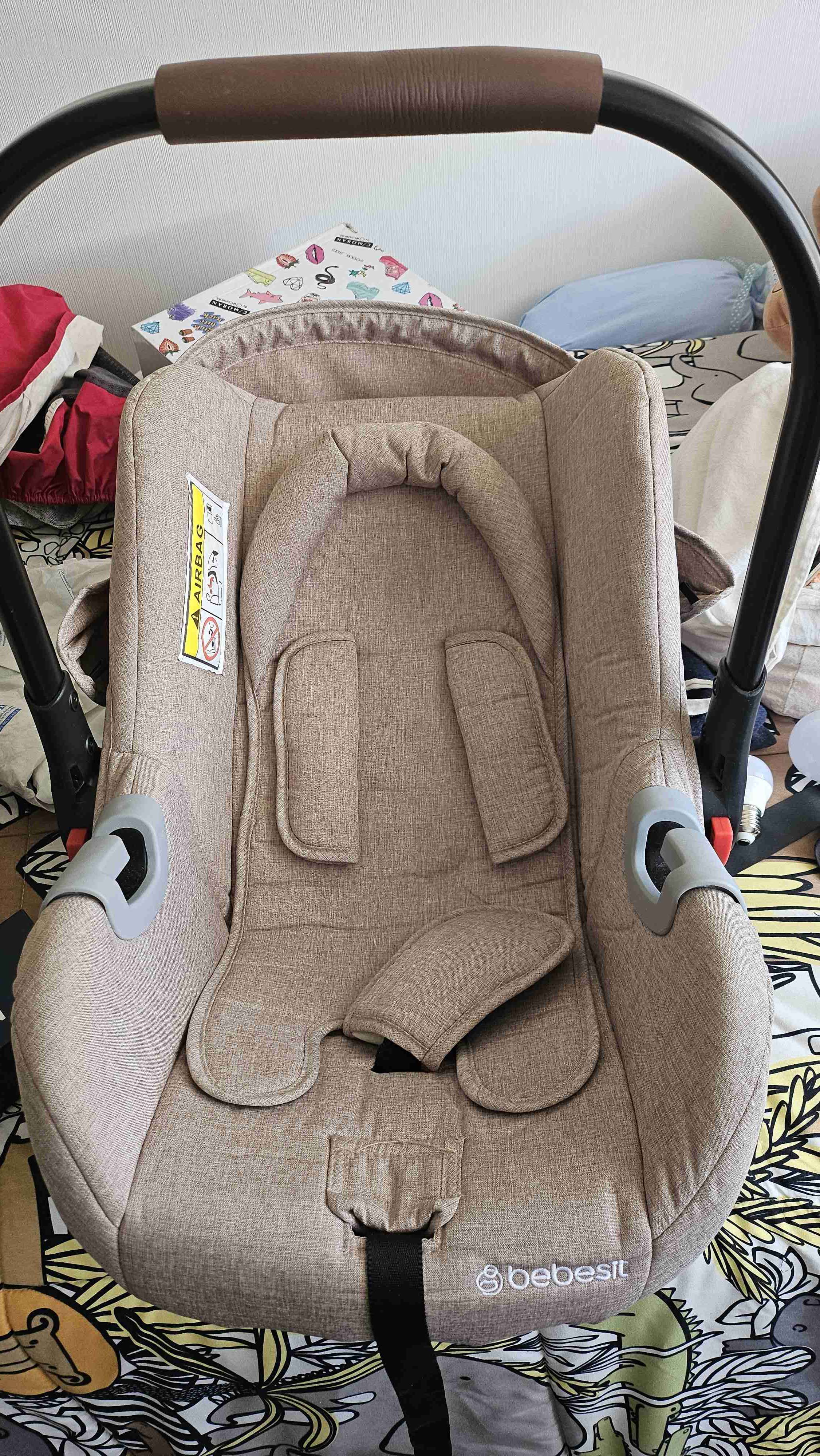 Silla de auto para bebé beige