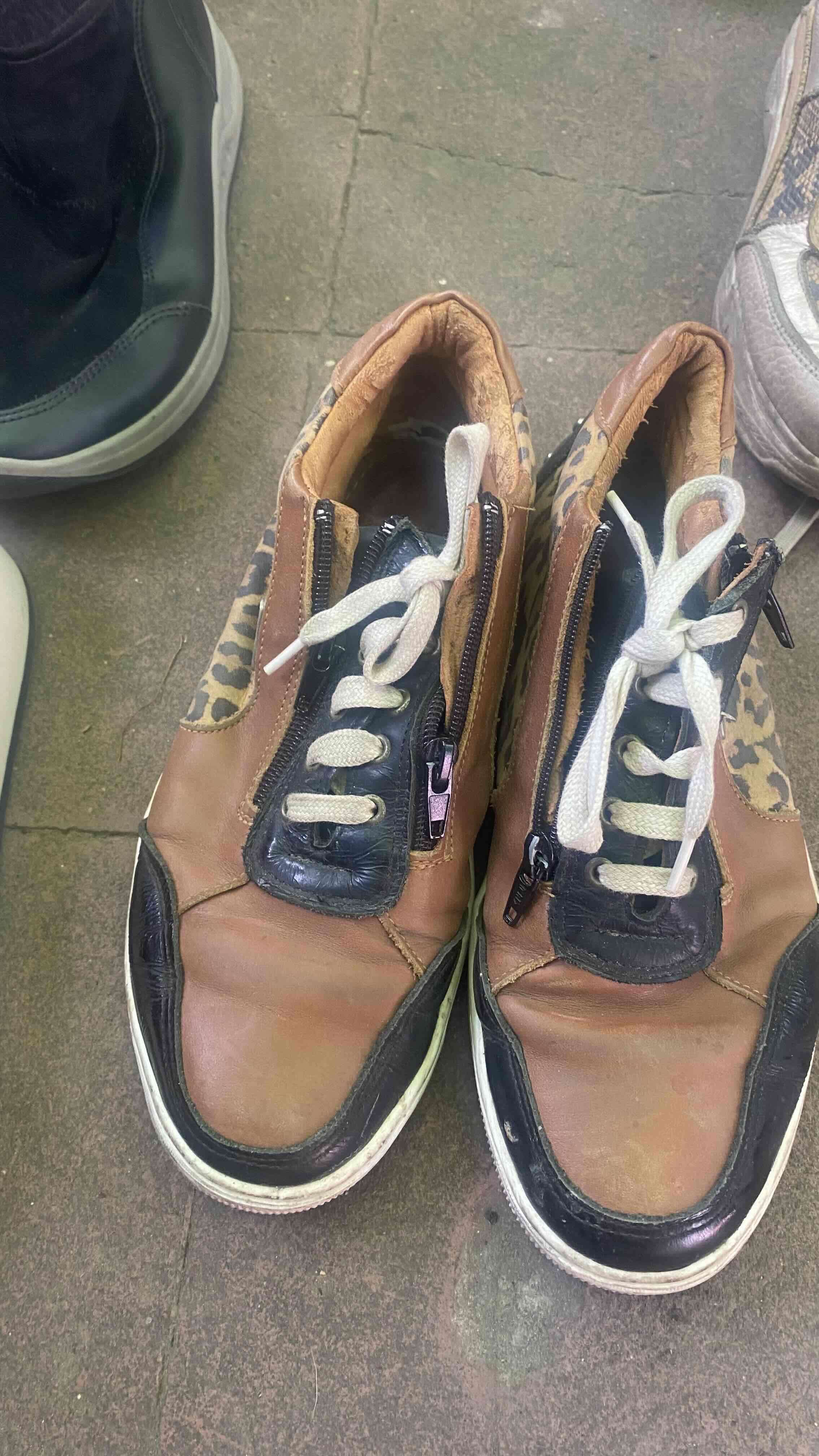 Botas negras de cuero - miniatura 4