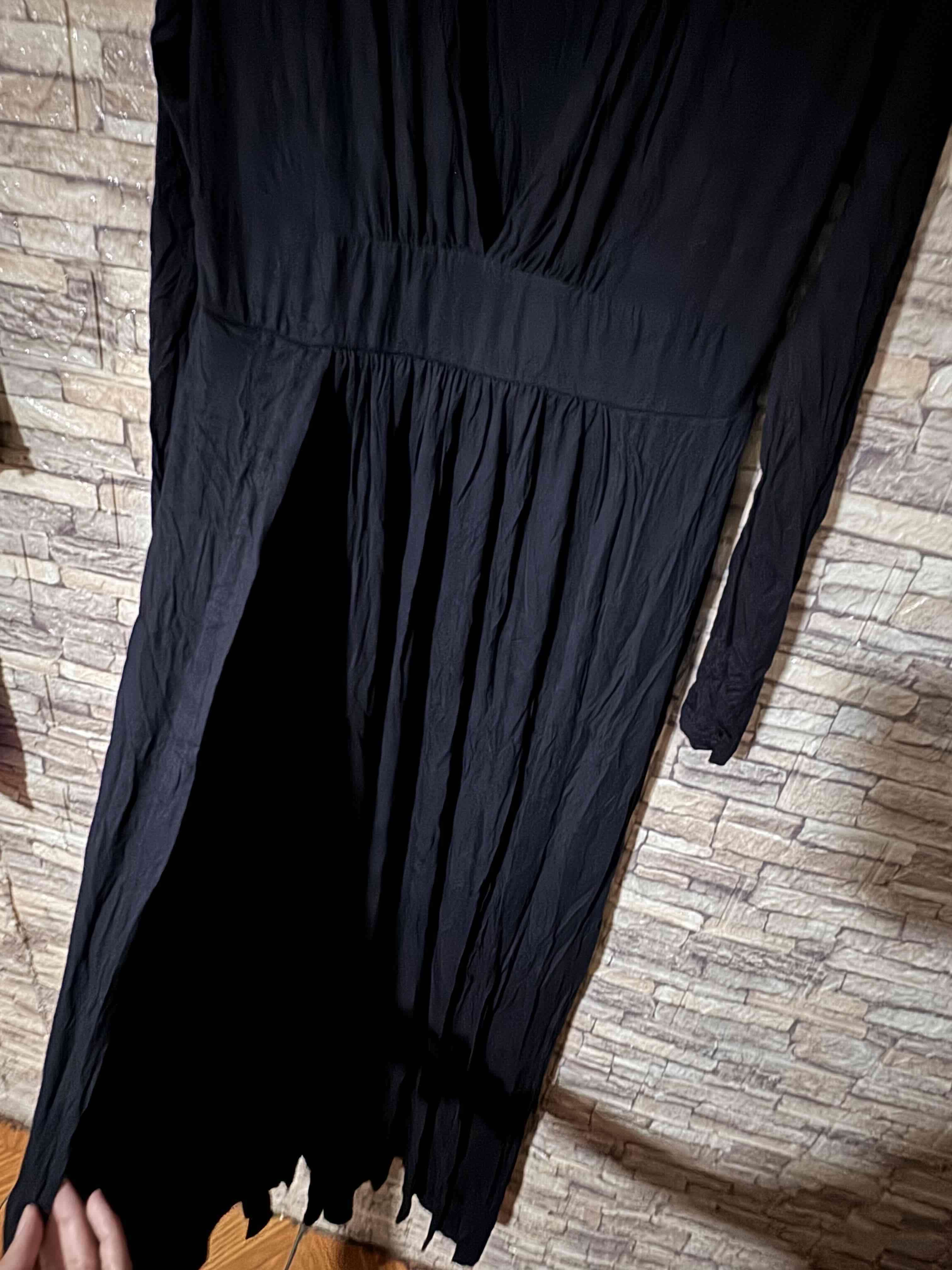 Vestido largo rojo y negro con escote - miniatura 5