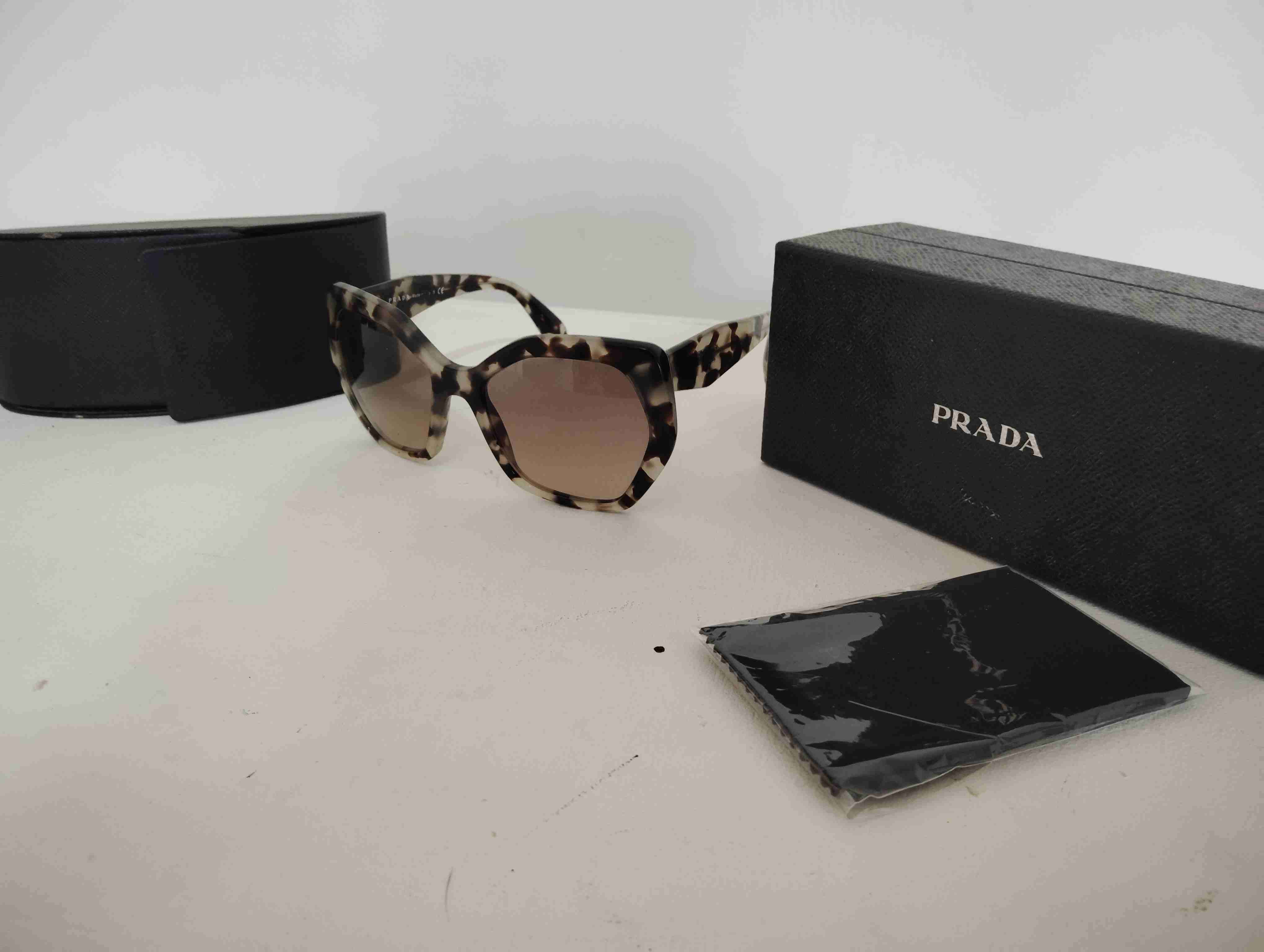 Gafas de sol Prada diseño carey - miniatura 4