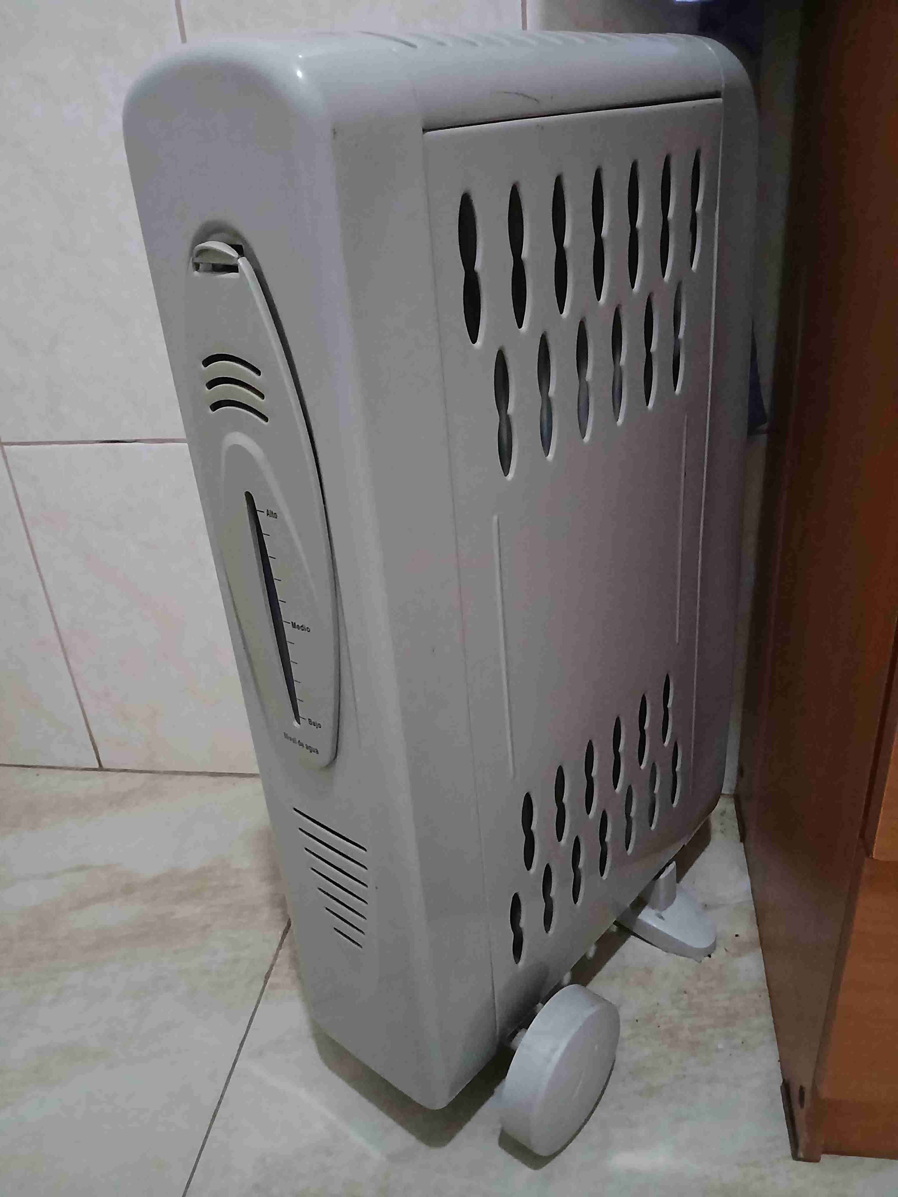 Estufa eléctrica blanca - miniatura 3