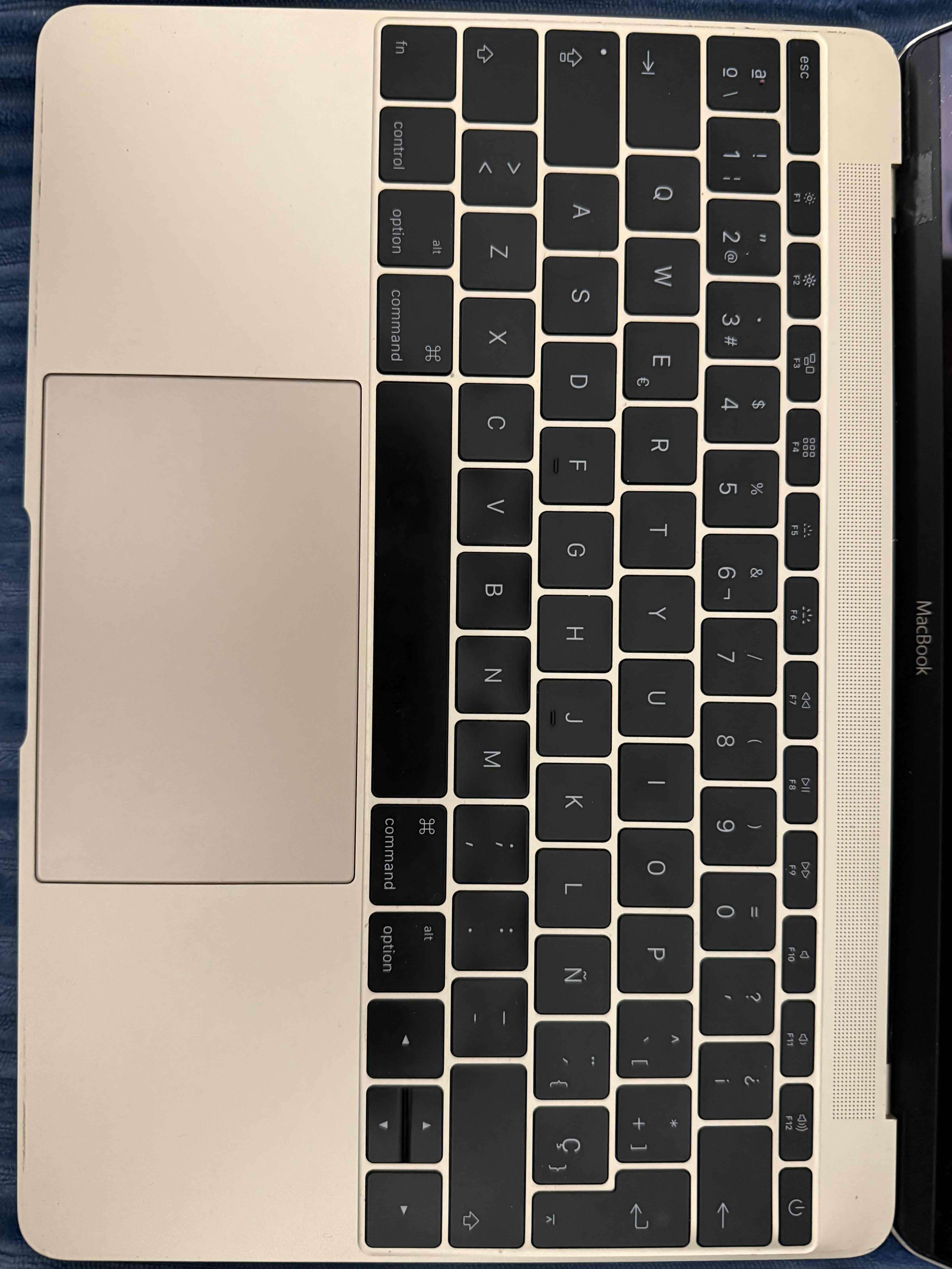 MacBook en buen estado - miniatura 4